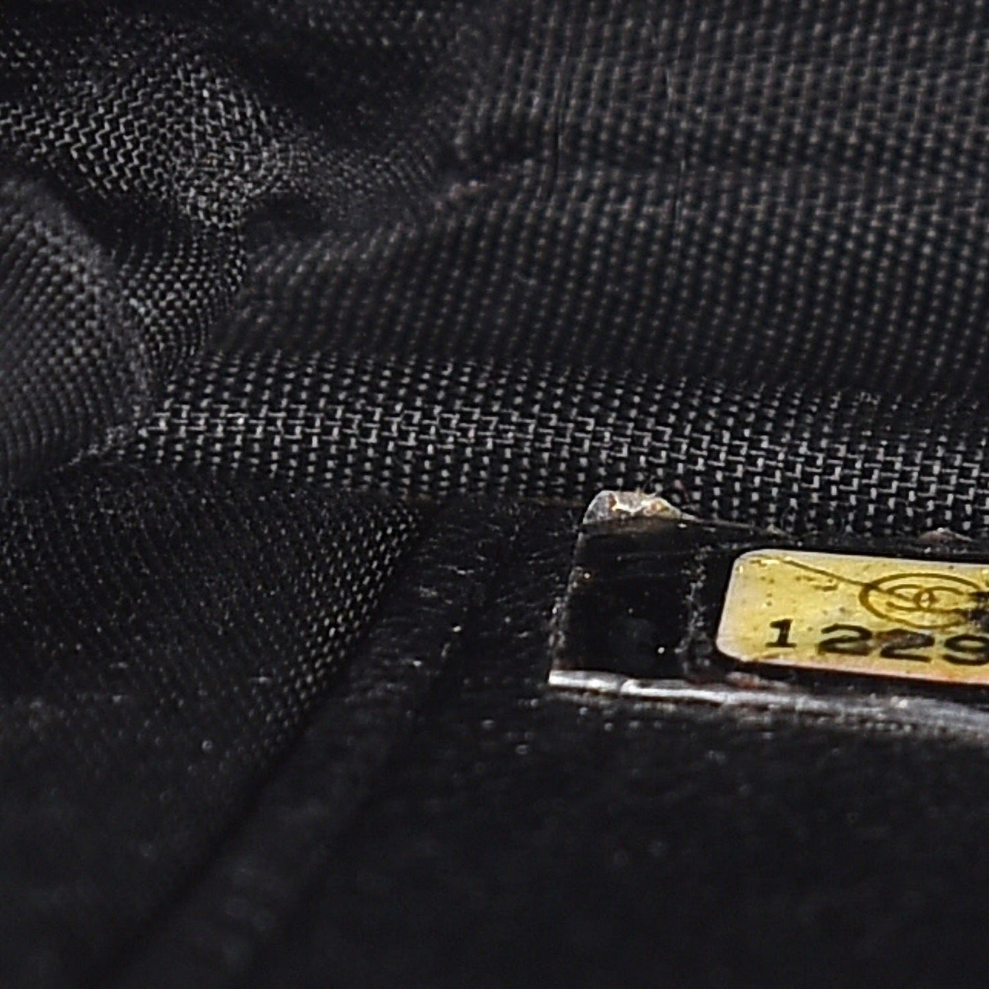 Caviar CC Wallet on Chain Black