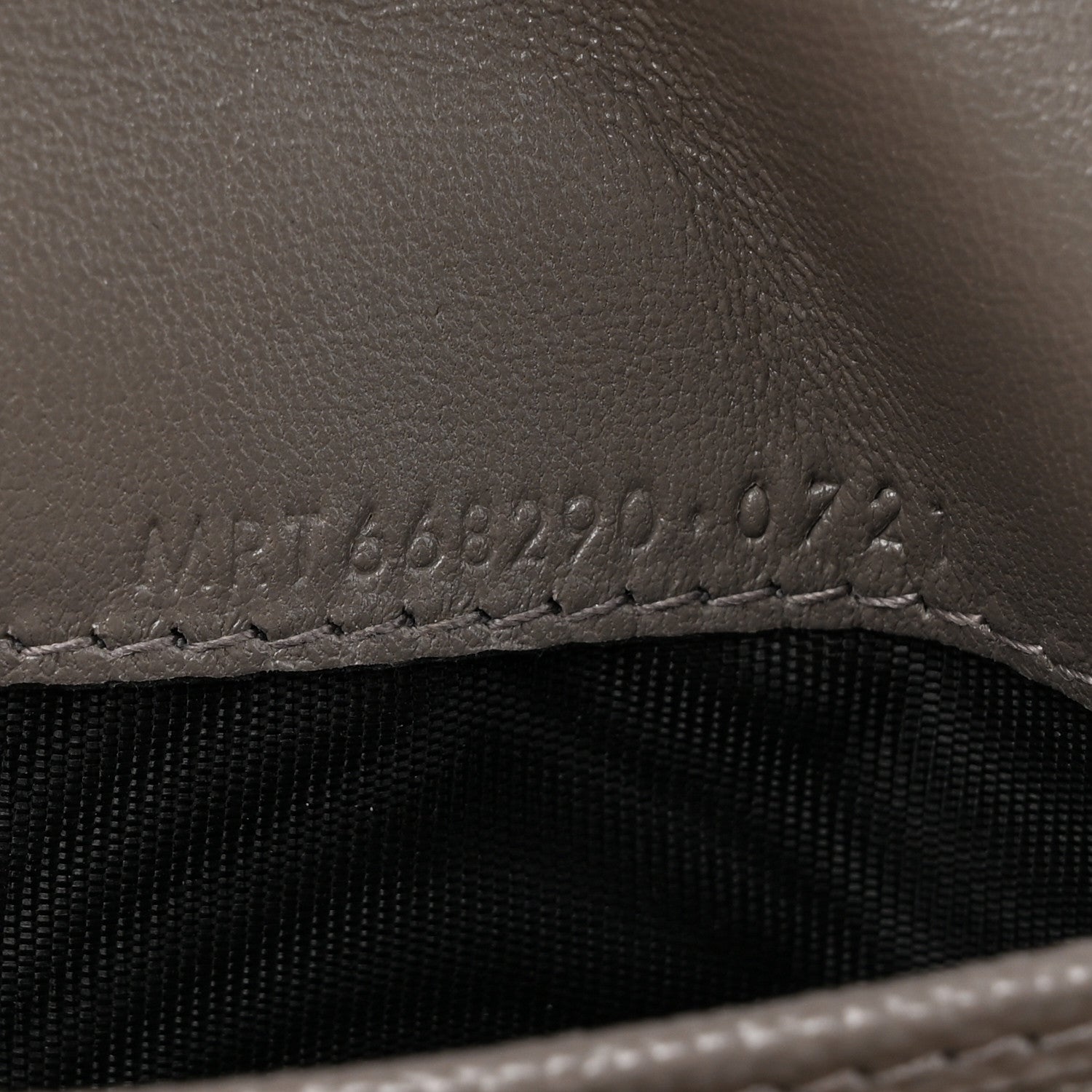 Saint Laurent Grain De Poudre Matelasse Chevron Monogram Flap Card Case Fog 8 of 9