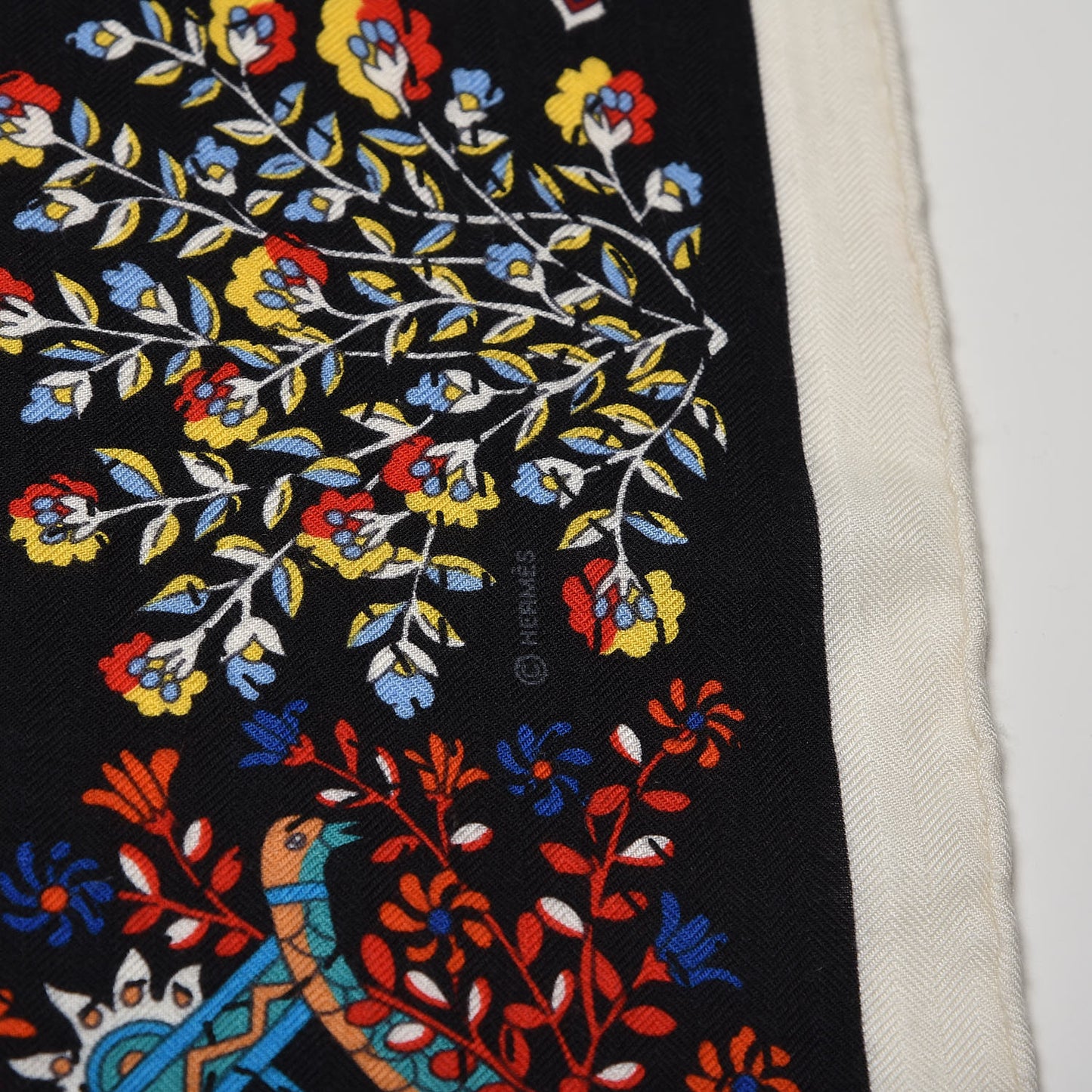 Cashmere Silk Pique Fleuri de Provence Shawl 140