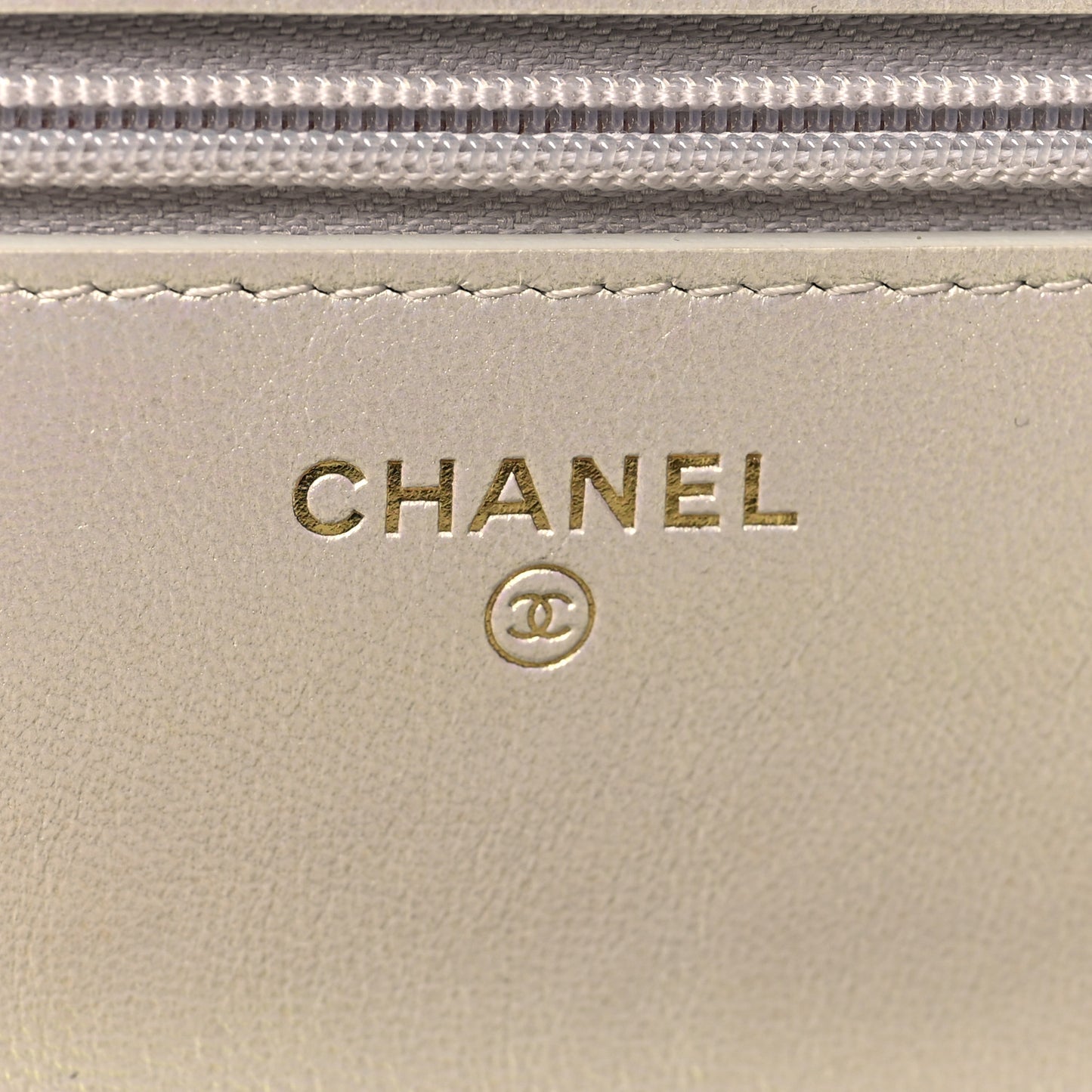 Iridescent Lambskin Quilted Wallet On Chain WOC Ivory