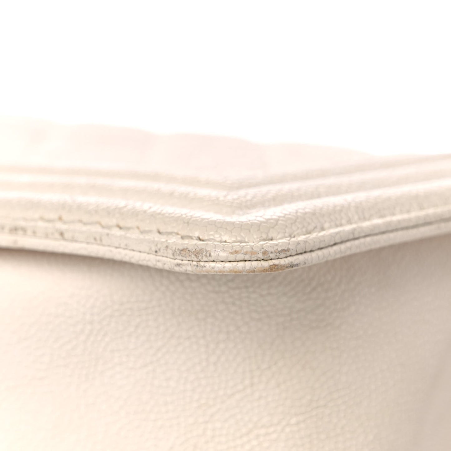 Caviar Quilted Medium Boy Flap White