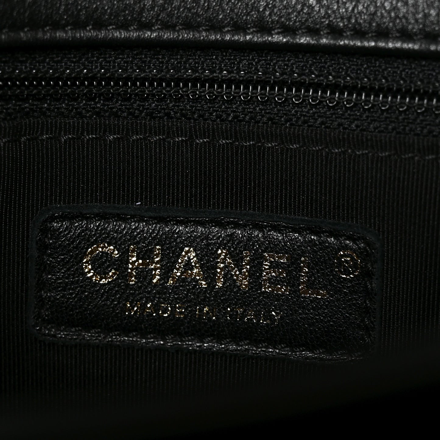 Grained Calfskin Chevron Stitched Medium Chic Top Handle Flap Black