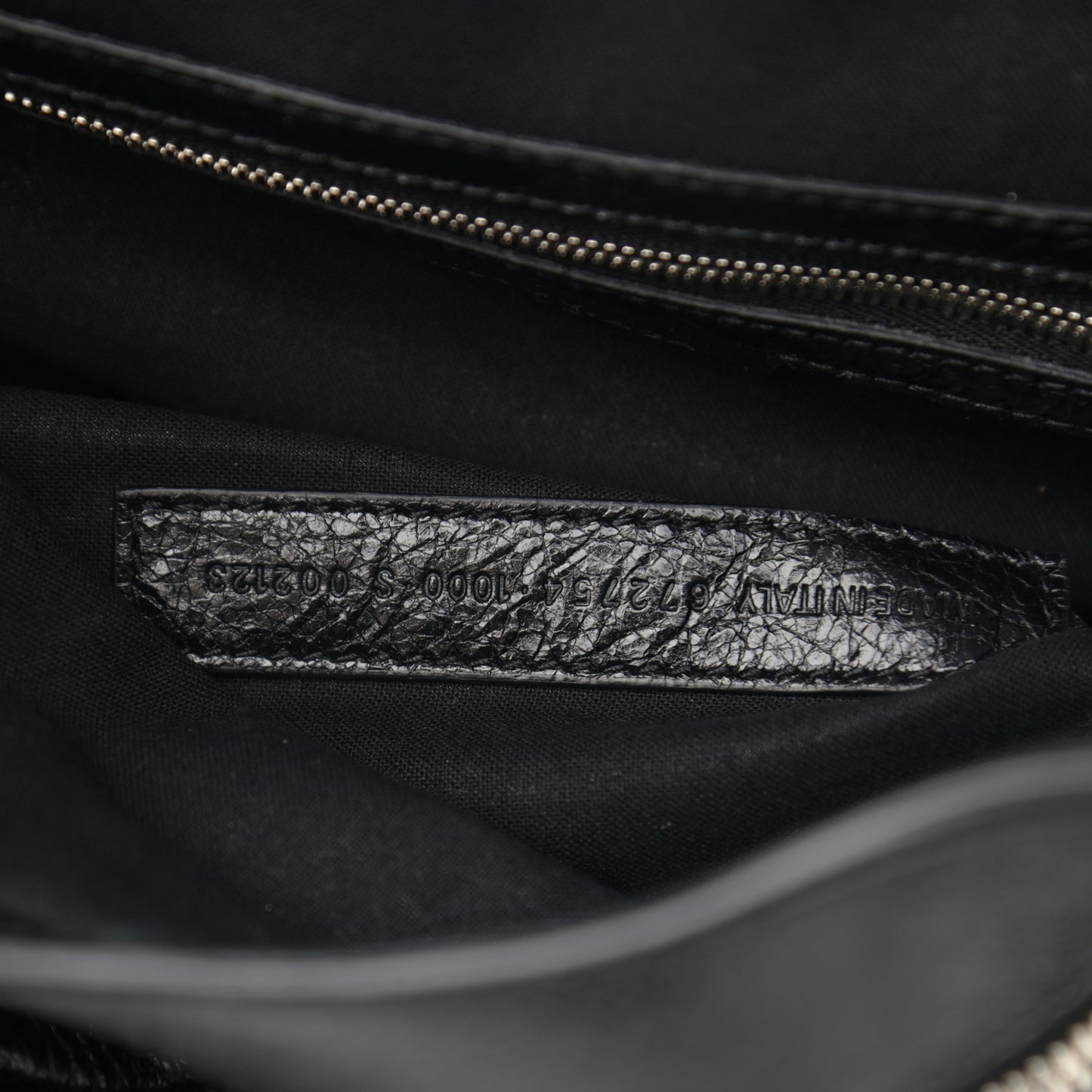 Agneau Arena Medium Le Cagole Shoulder Bag Black