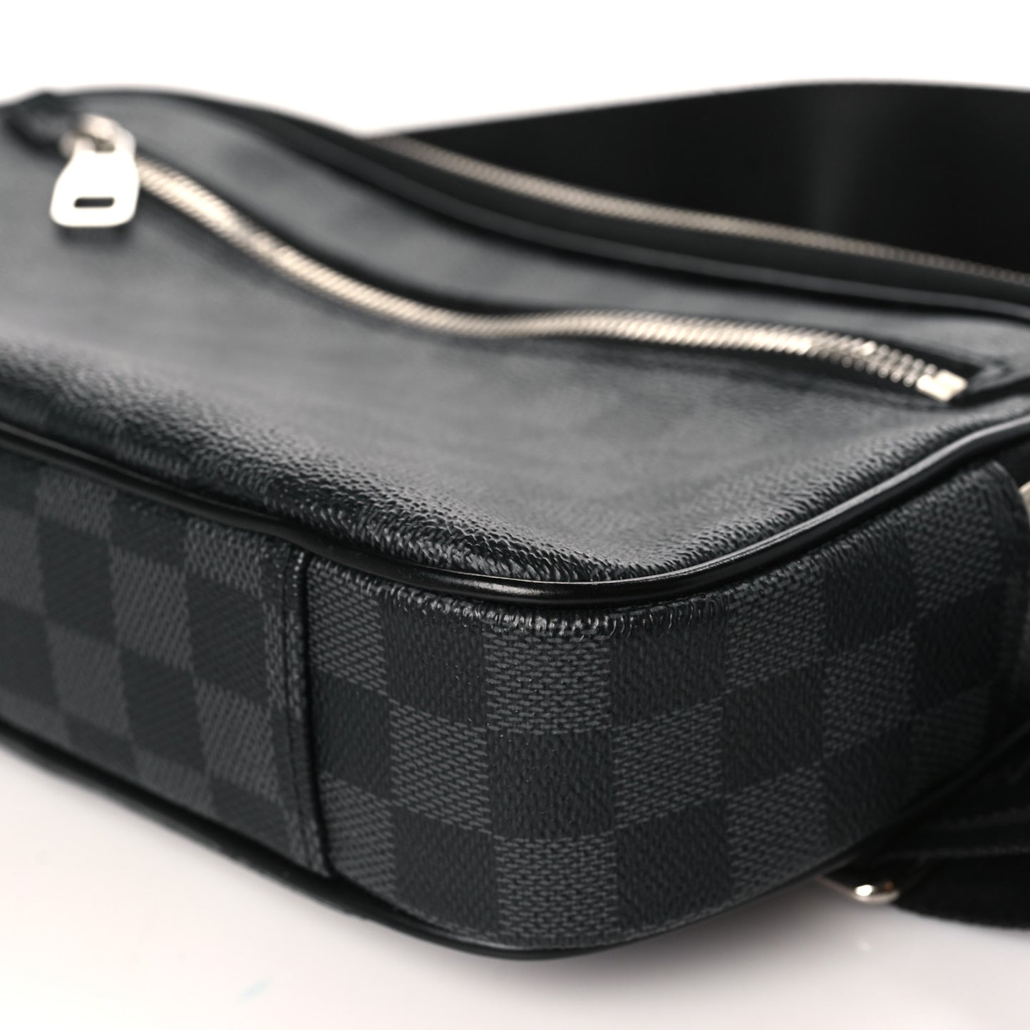 Damier Graphite Ambler