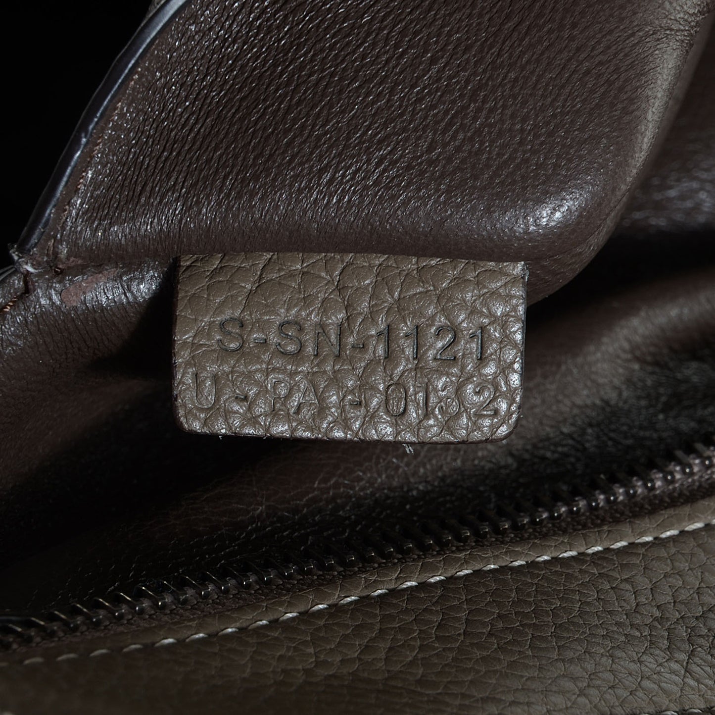 Calfskin Suede Medium Trapeze Souris