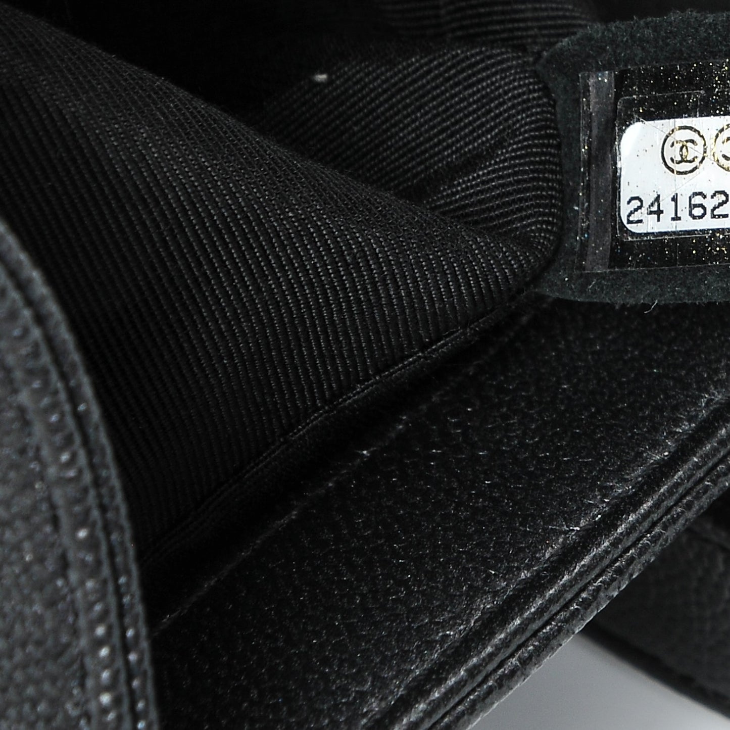 Caviar Quilted Medium Boy Flap So Black