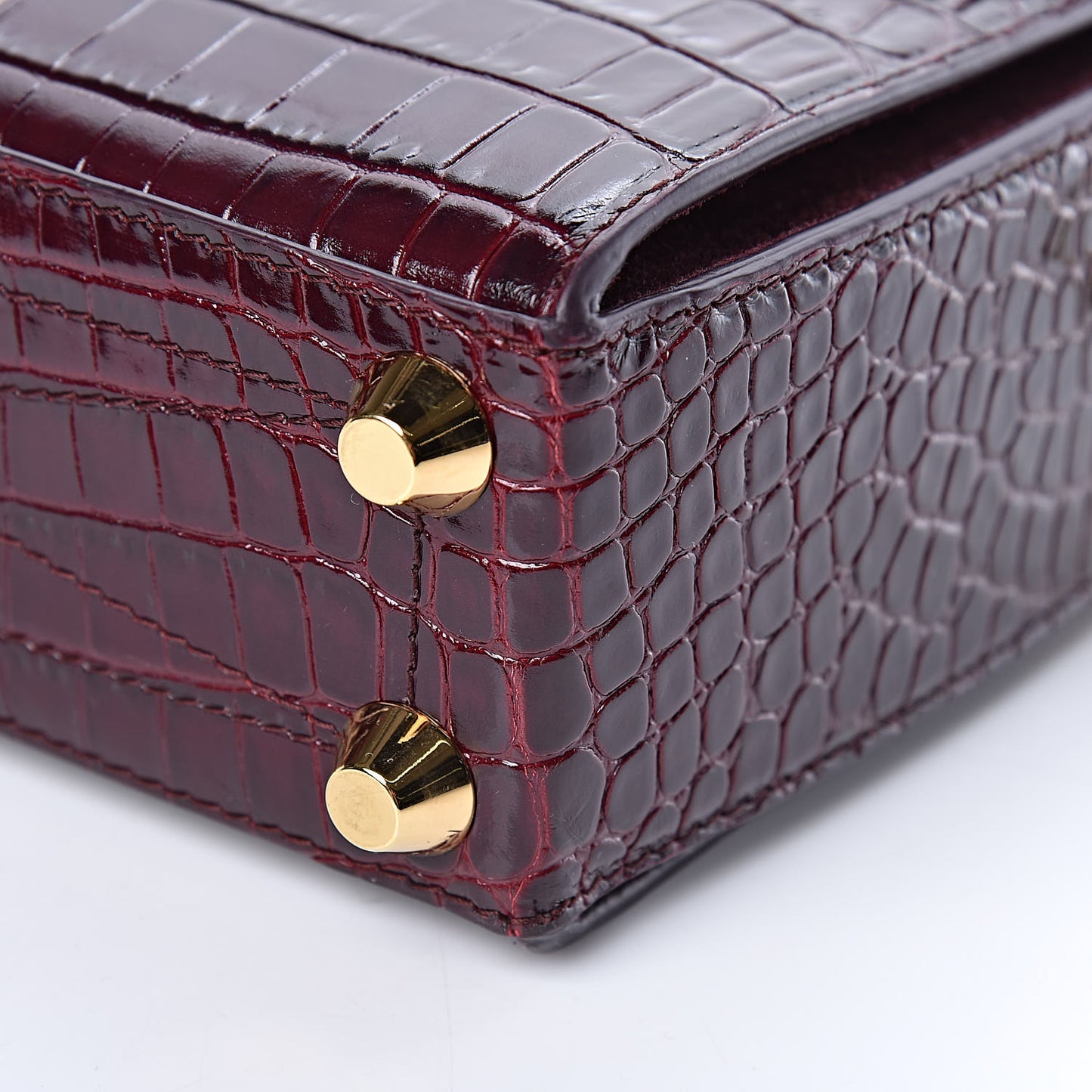 Calfskin Crocodile Embossed Box Shoulder Bag 21 Velvet Red