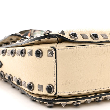 Valentino Garavani Pebbled Calfskin Onyx Medium Guitar Strap Rockstud Rolling Flap Saddle Bag Ivory 15 of 20