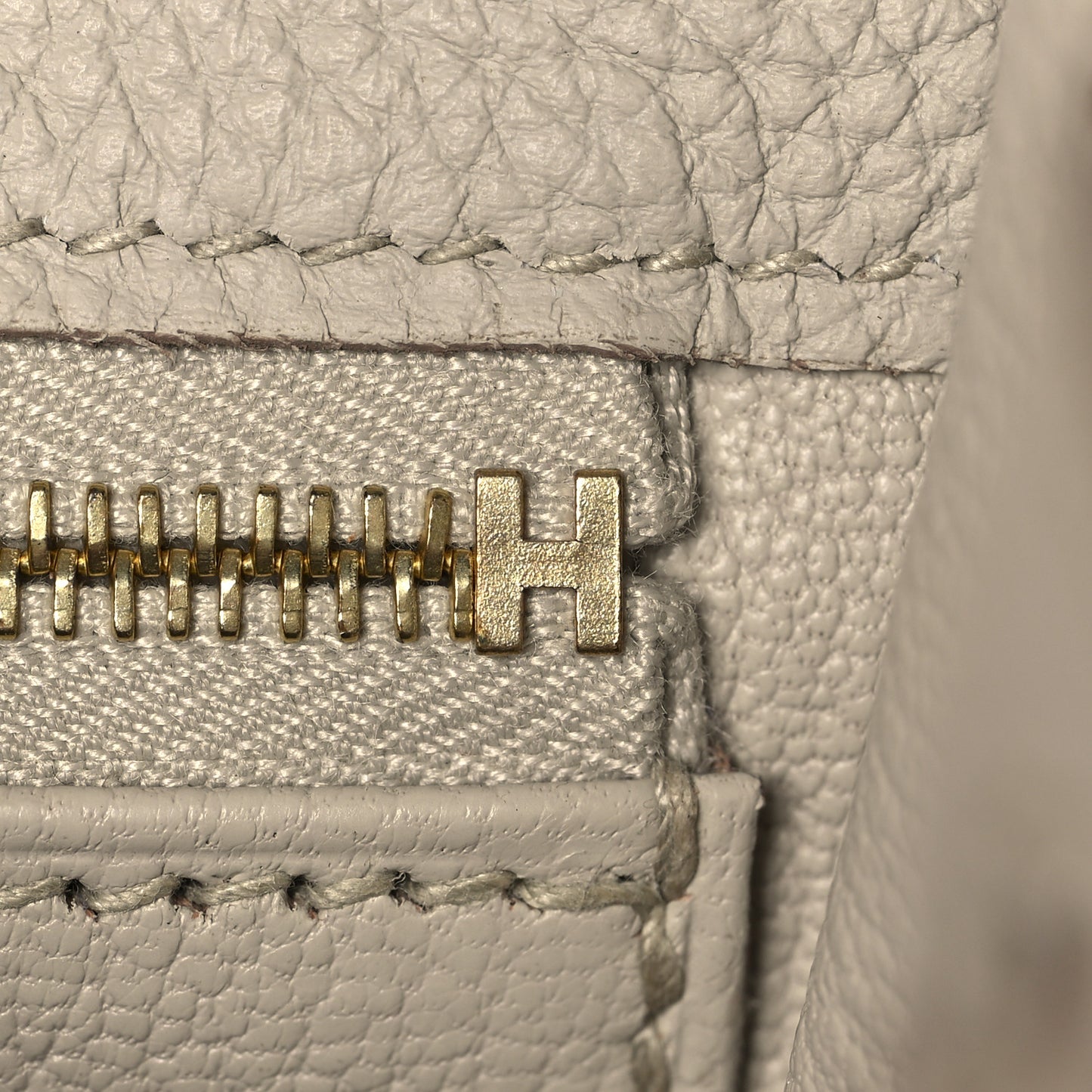 Togo Kelly Retourne 25 Beton