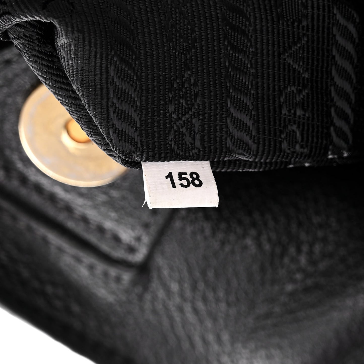 Vitello Daino Zippered Messenger Hobo Black