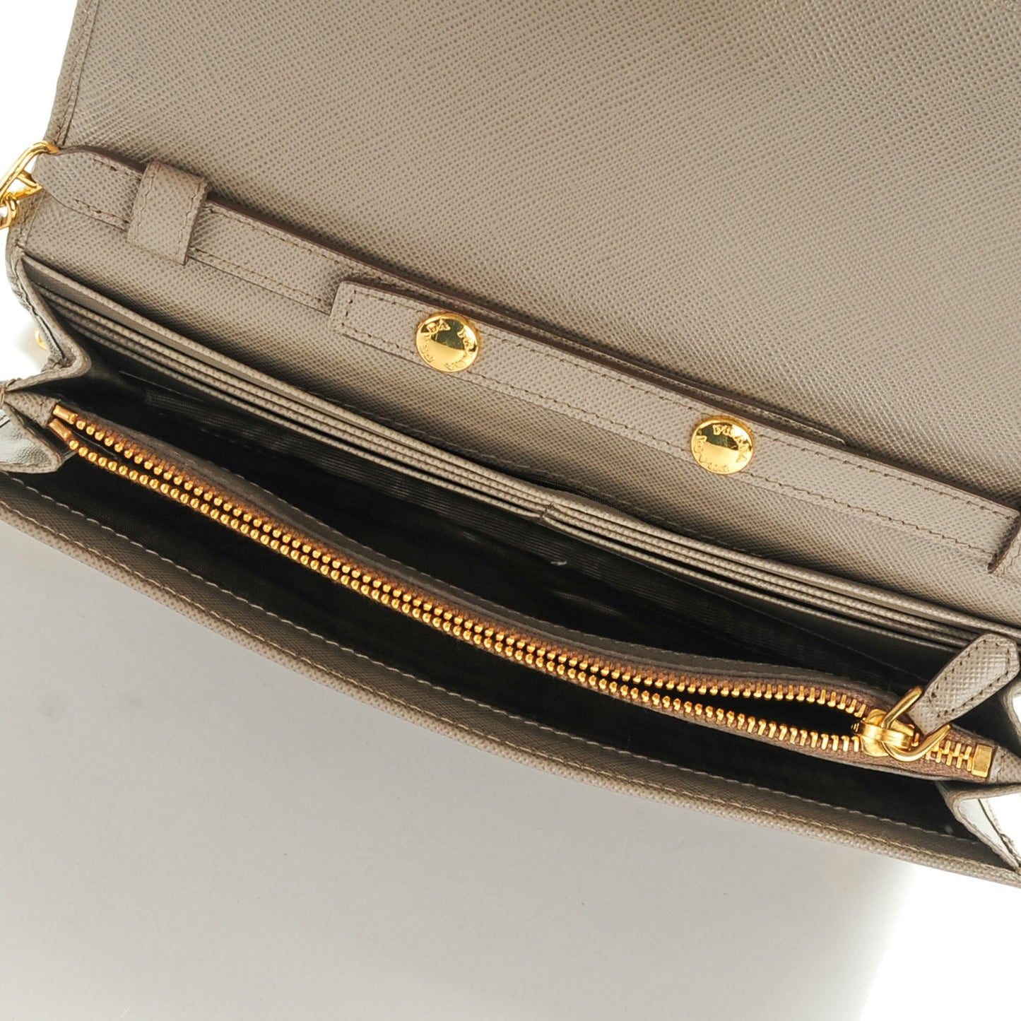 Saffiano Metal Oro Chain Wallet Argilla