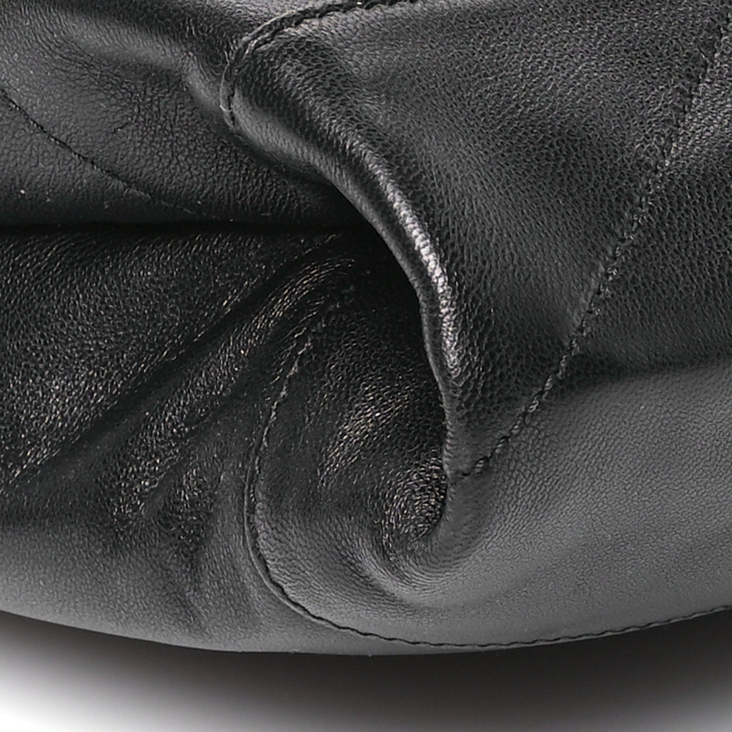 Lambskin Matelasse Monogram Medium Jamie 4.3 Pochon Black
