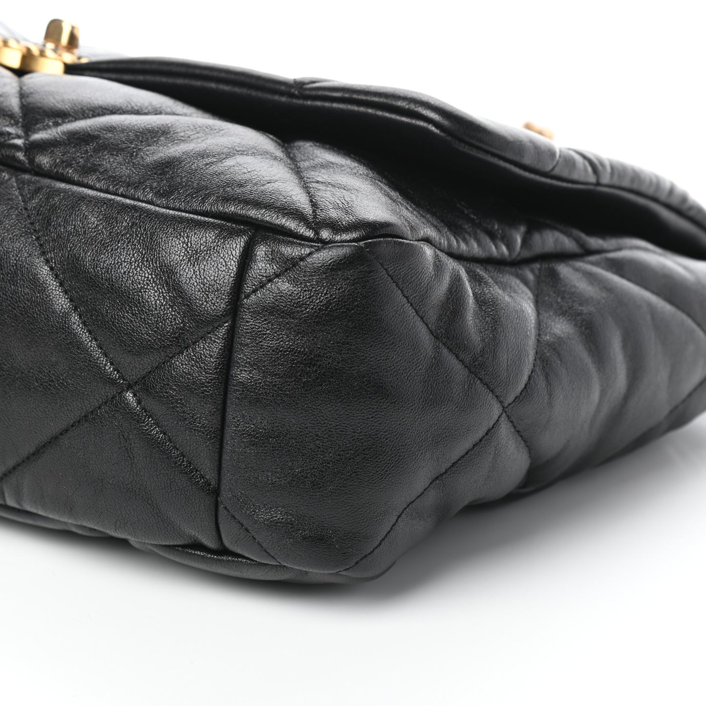 Lambskin Quilted Maxi Chanel 19 Flap Black