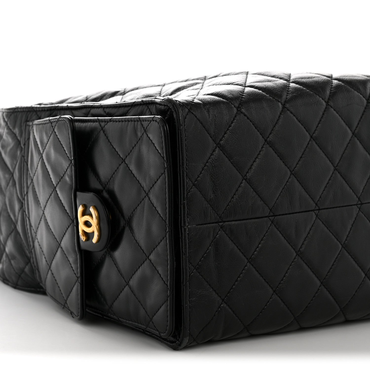 【CHANEL】 キルティング ブラックバッグ Chanel Shiny Crumpled Calfskin Quilted Medium Chanel 25 Handbag