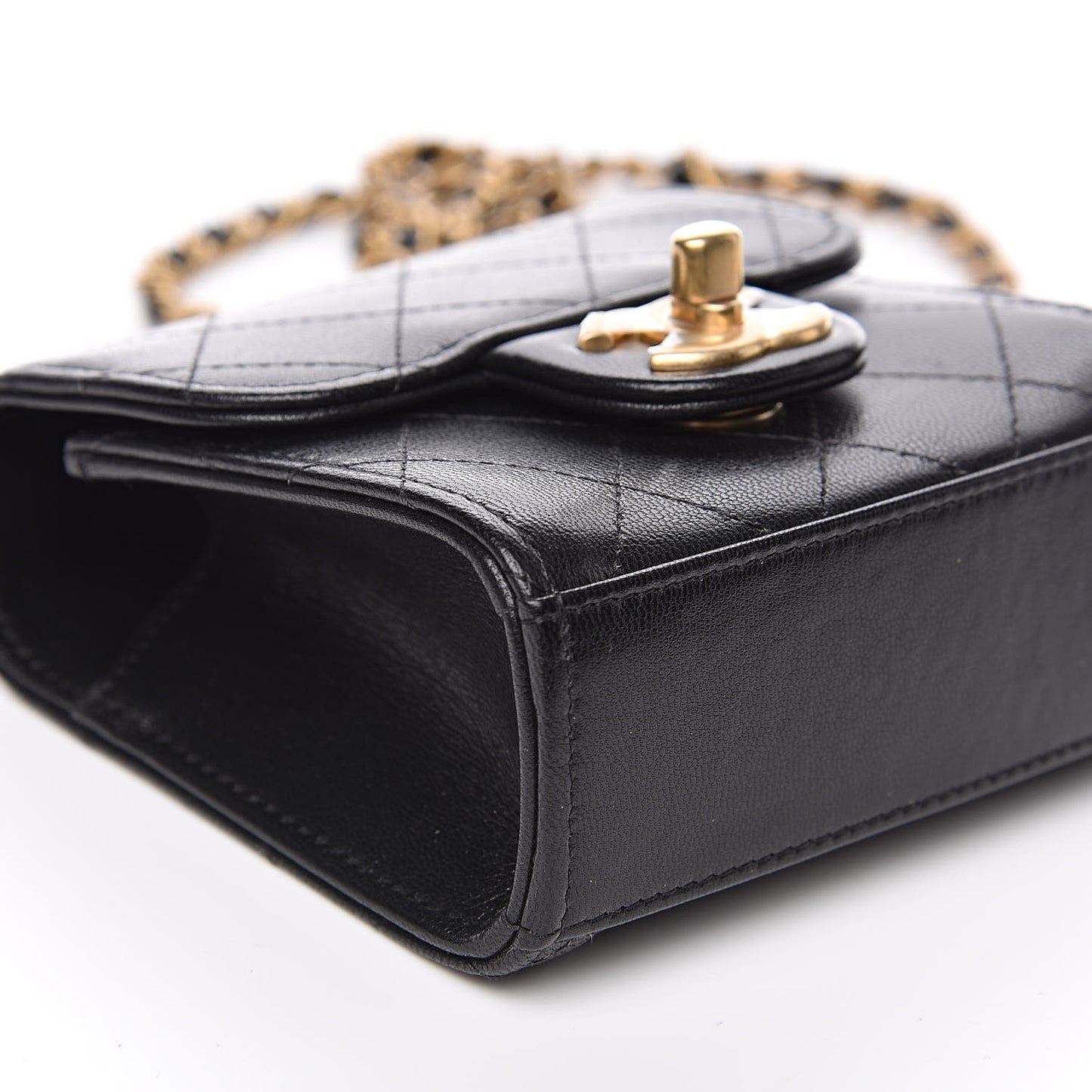 Goatskin Chic Pearls Clutch On Chain Black
