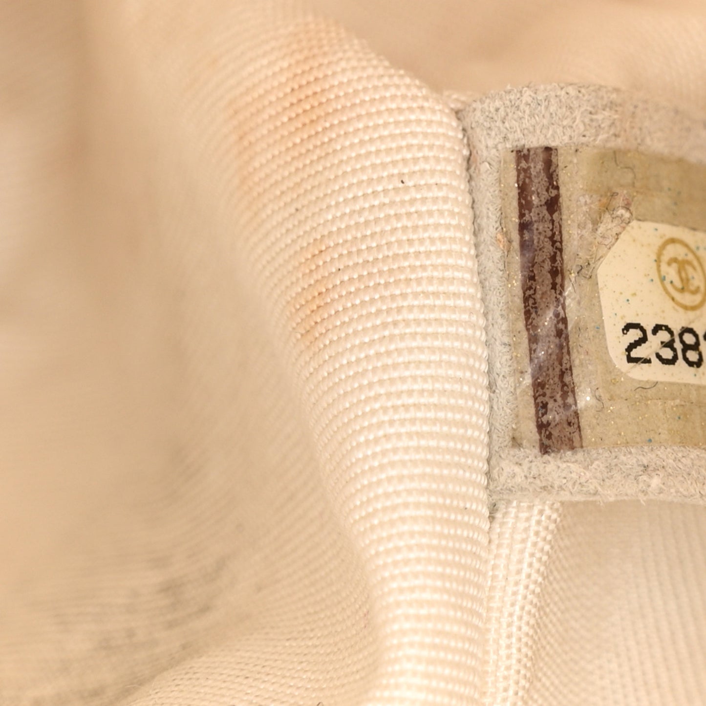 Caviar Quilted Medium Boy Flap Ivory