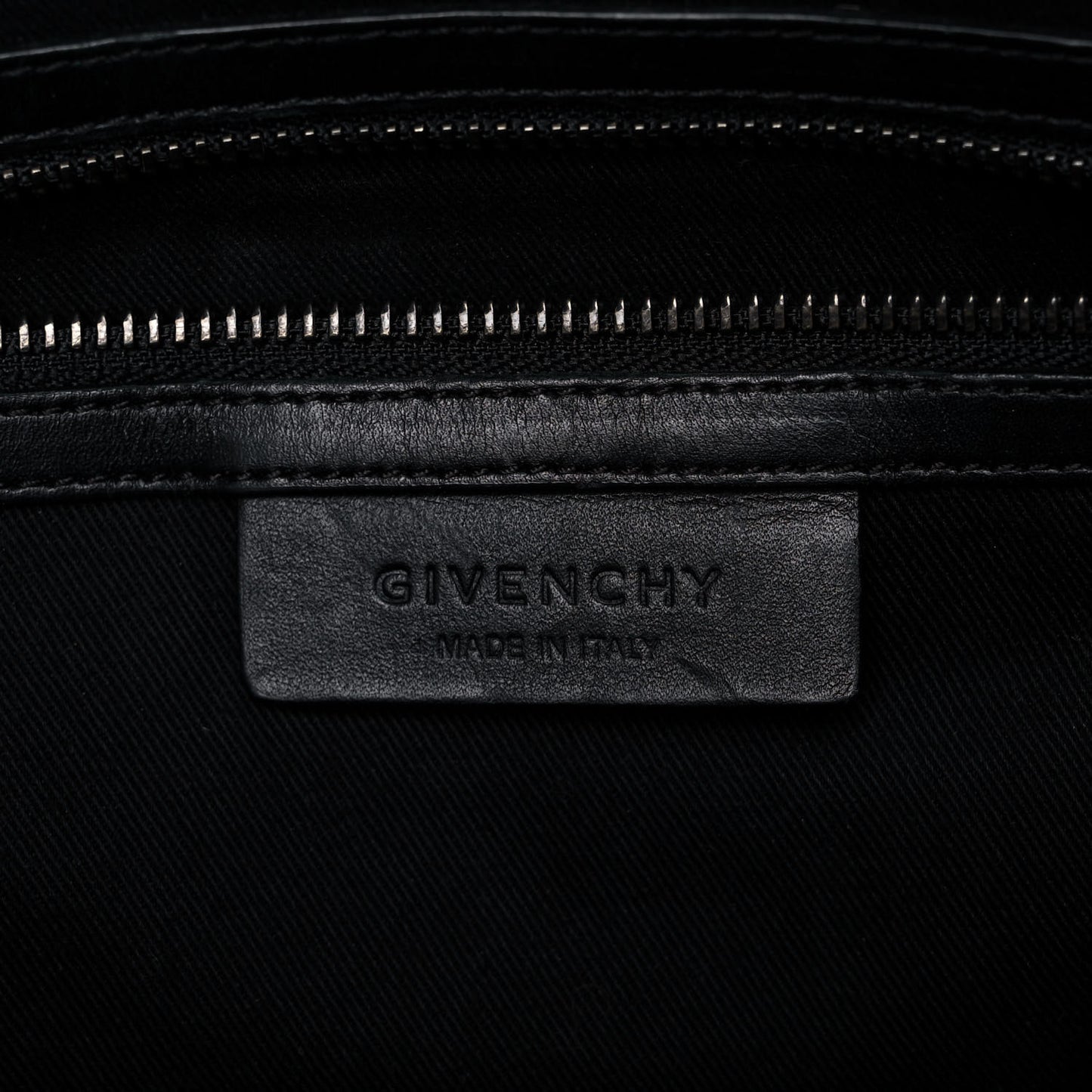Sugar Goatskin Medium Antigona Black