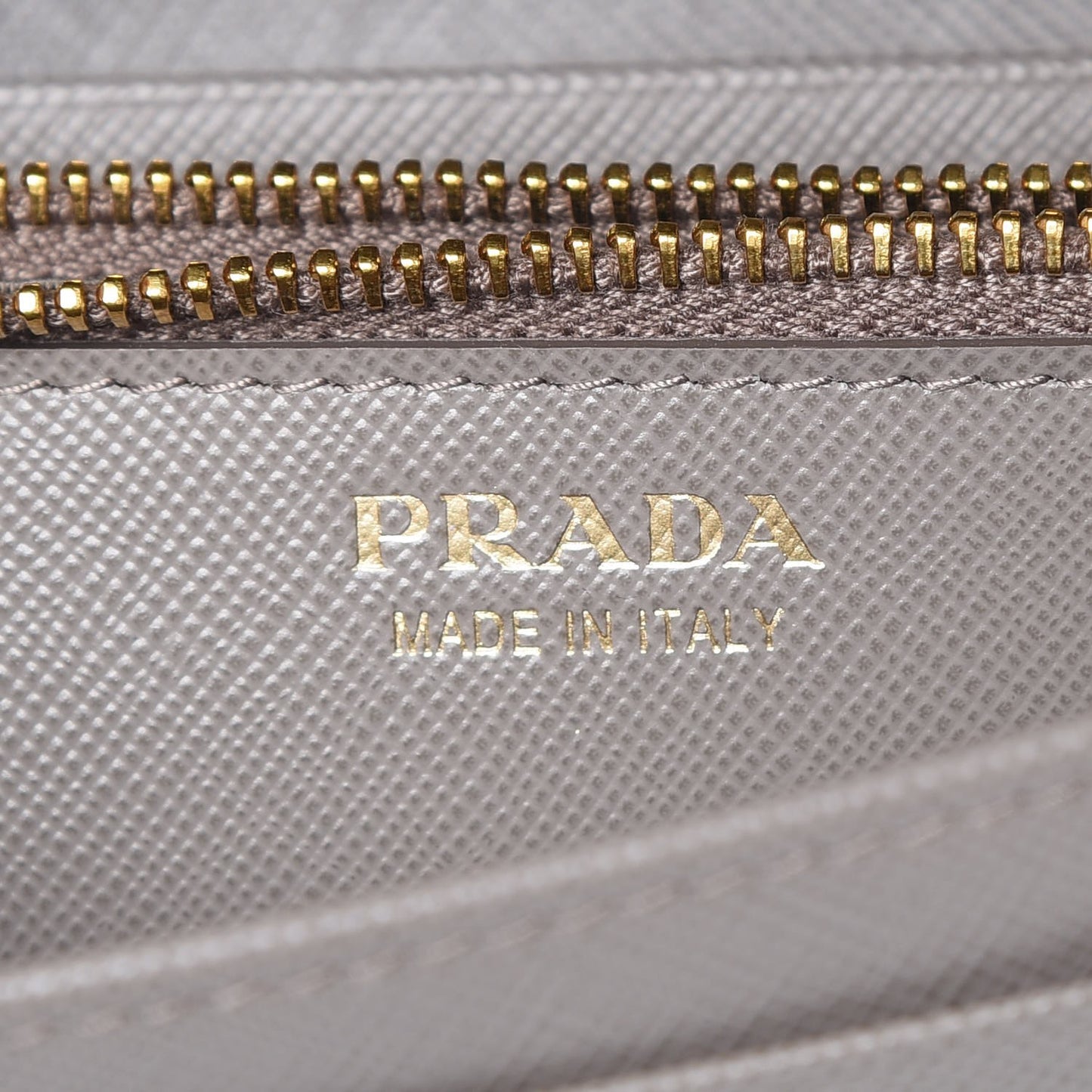 Saffiano Metal Oro Chain Wallet Argilla