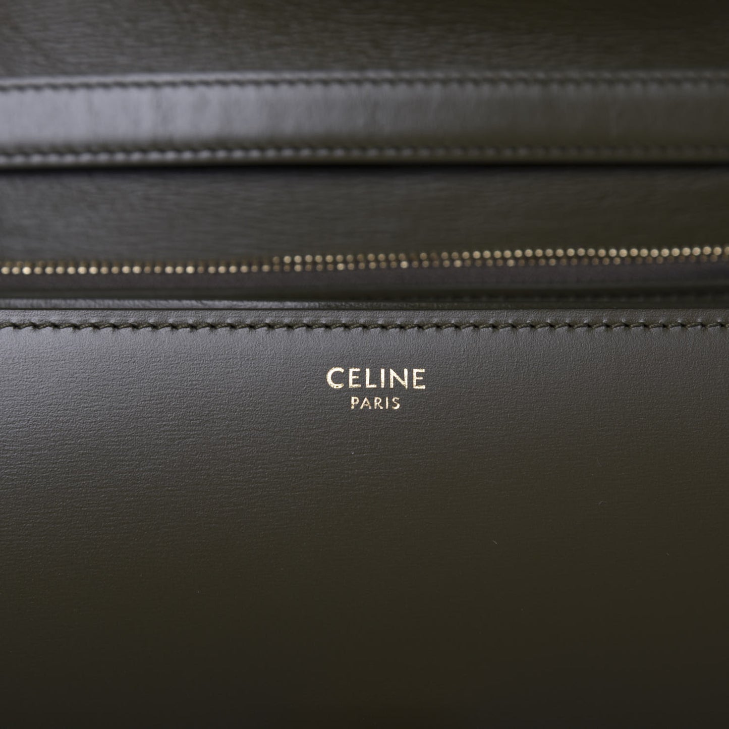 Box Calfskin Classic Box Medium Flap Bag Army Green