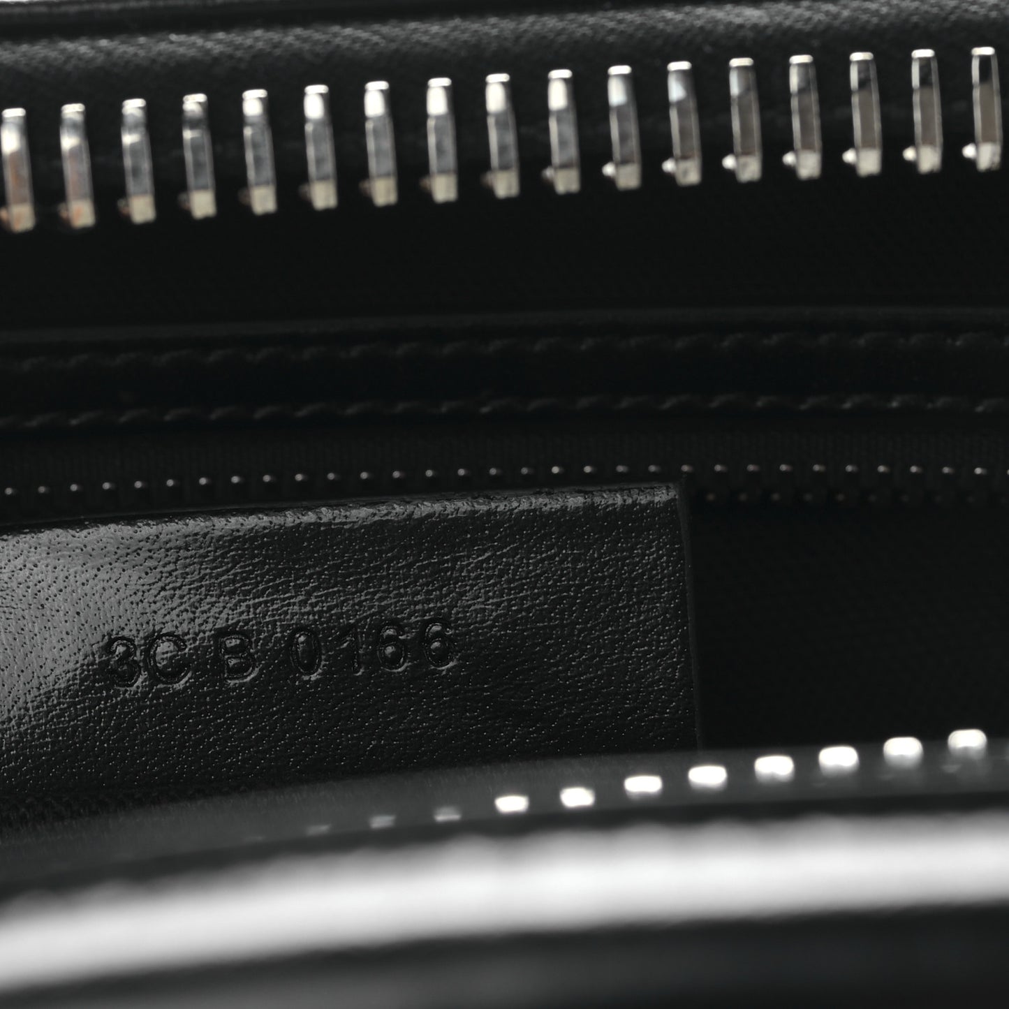 Shiny Lord Calfskin Medium Antigona Black
