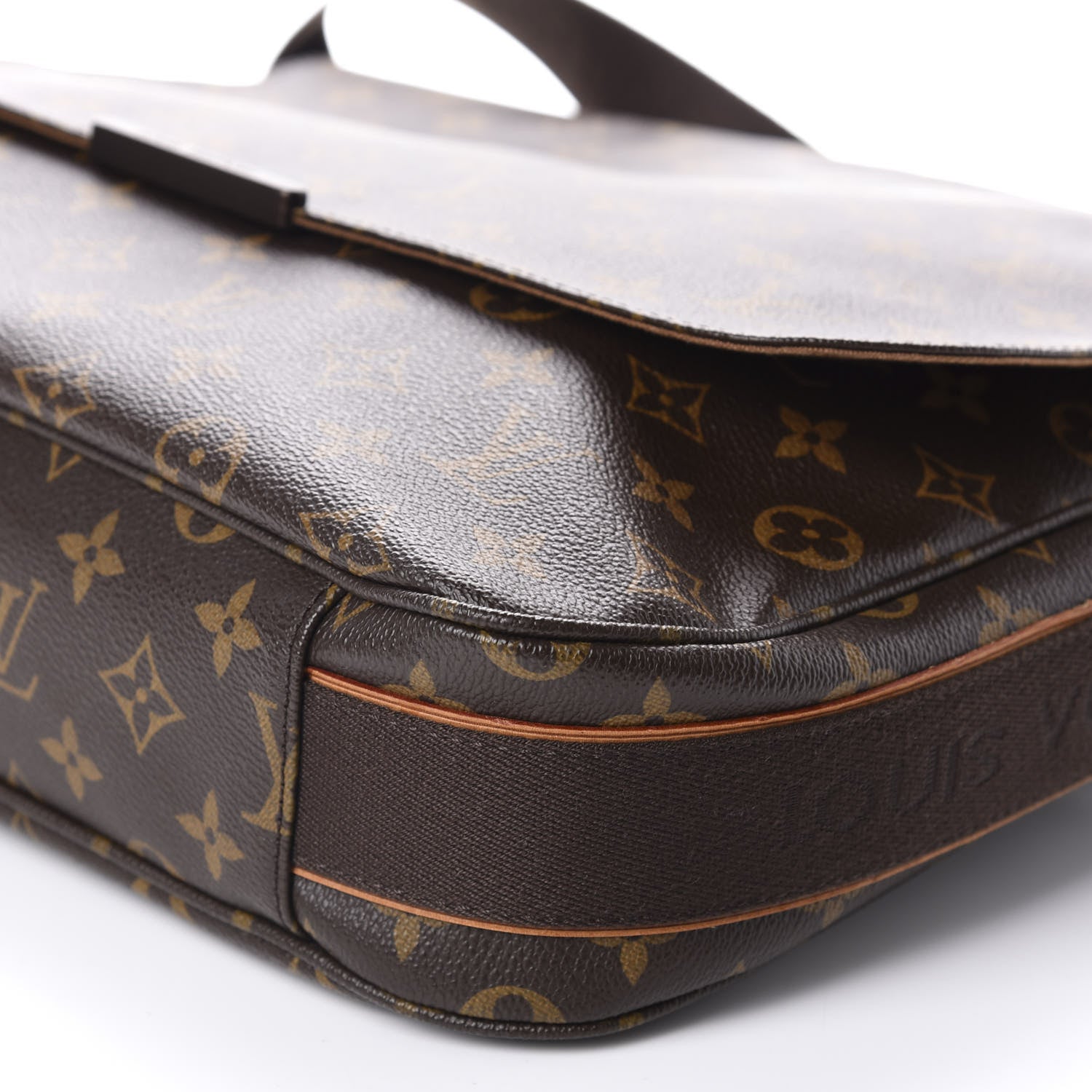 Louis Vuitton Monogram Beaubourg MM Messenger Bag 7 of 10