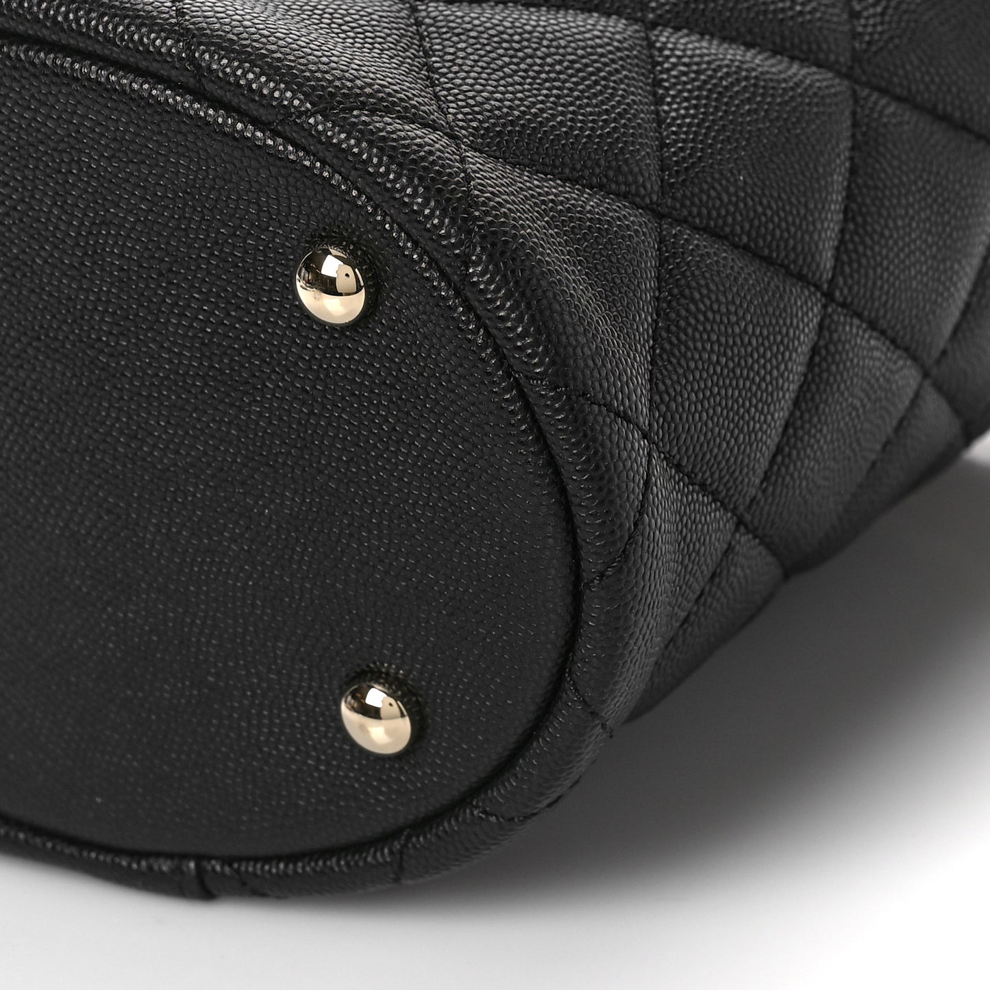 Caviar Quilted Small Top Handle Vanity Case With Chain Black