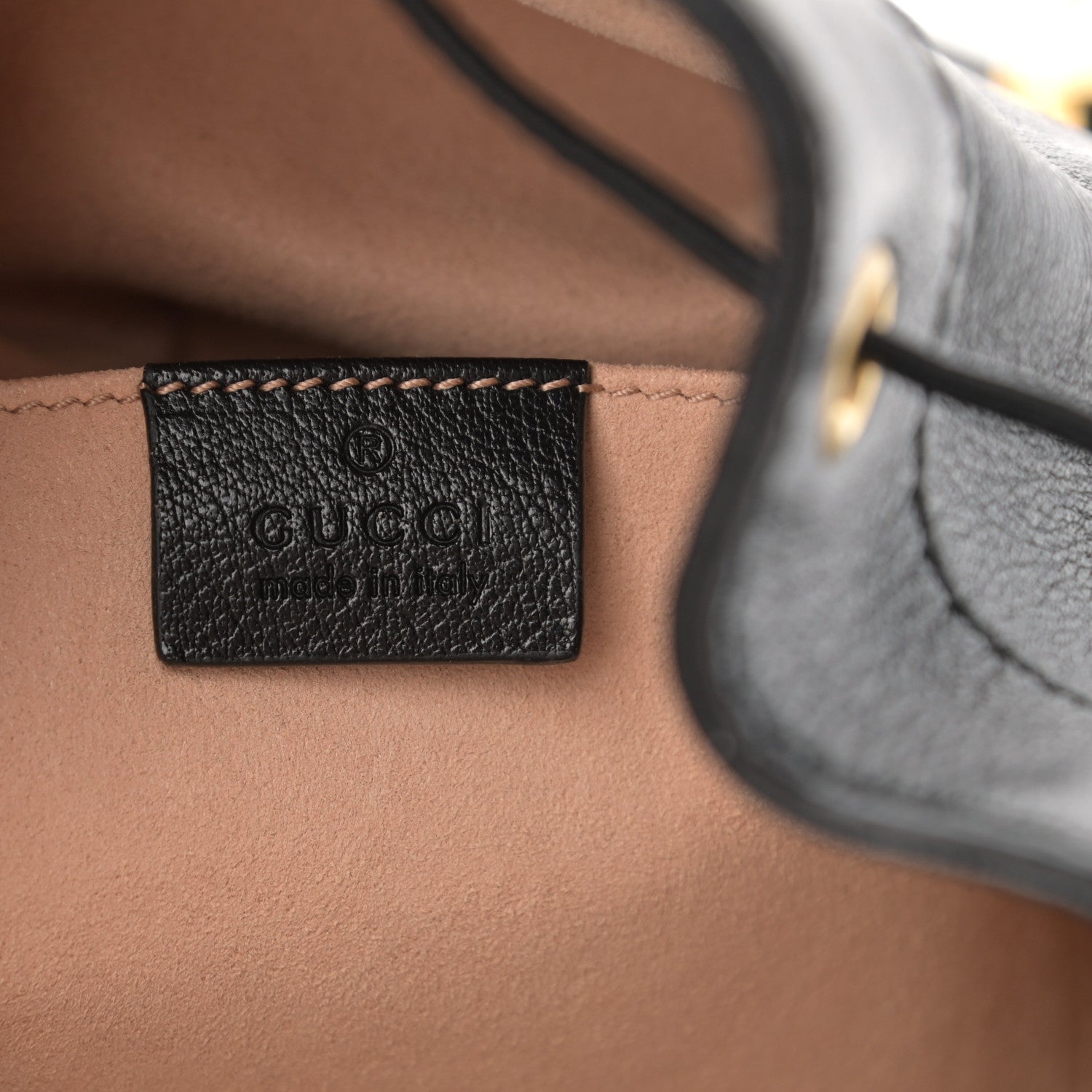Gucci Piuma Lux Energy Medium Re(Belle) Convertible Bucket Bag Black 6 of 10