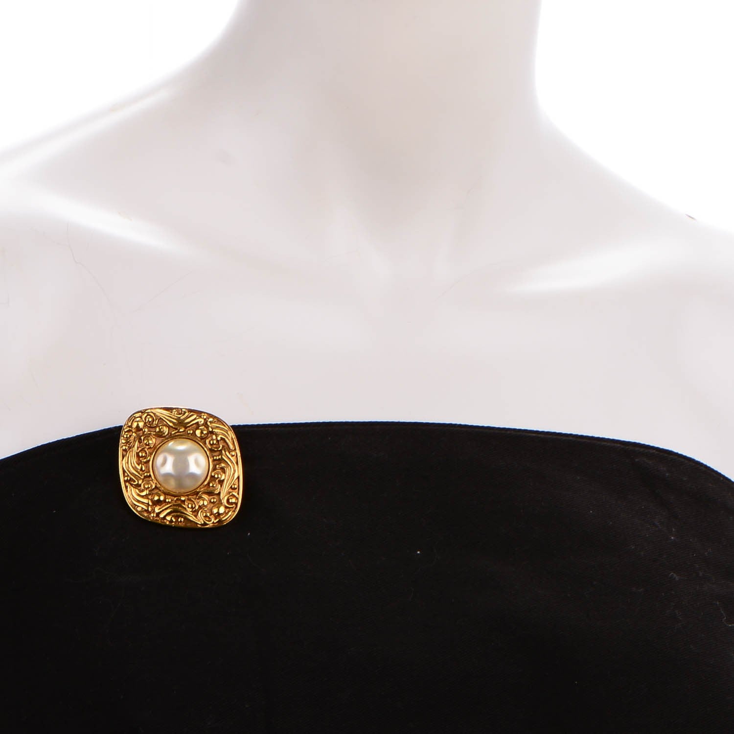 Chanel Pearl Brooch Gold 2 of 4