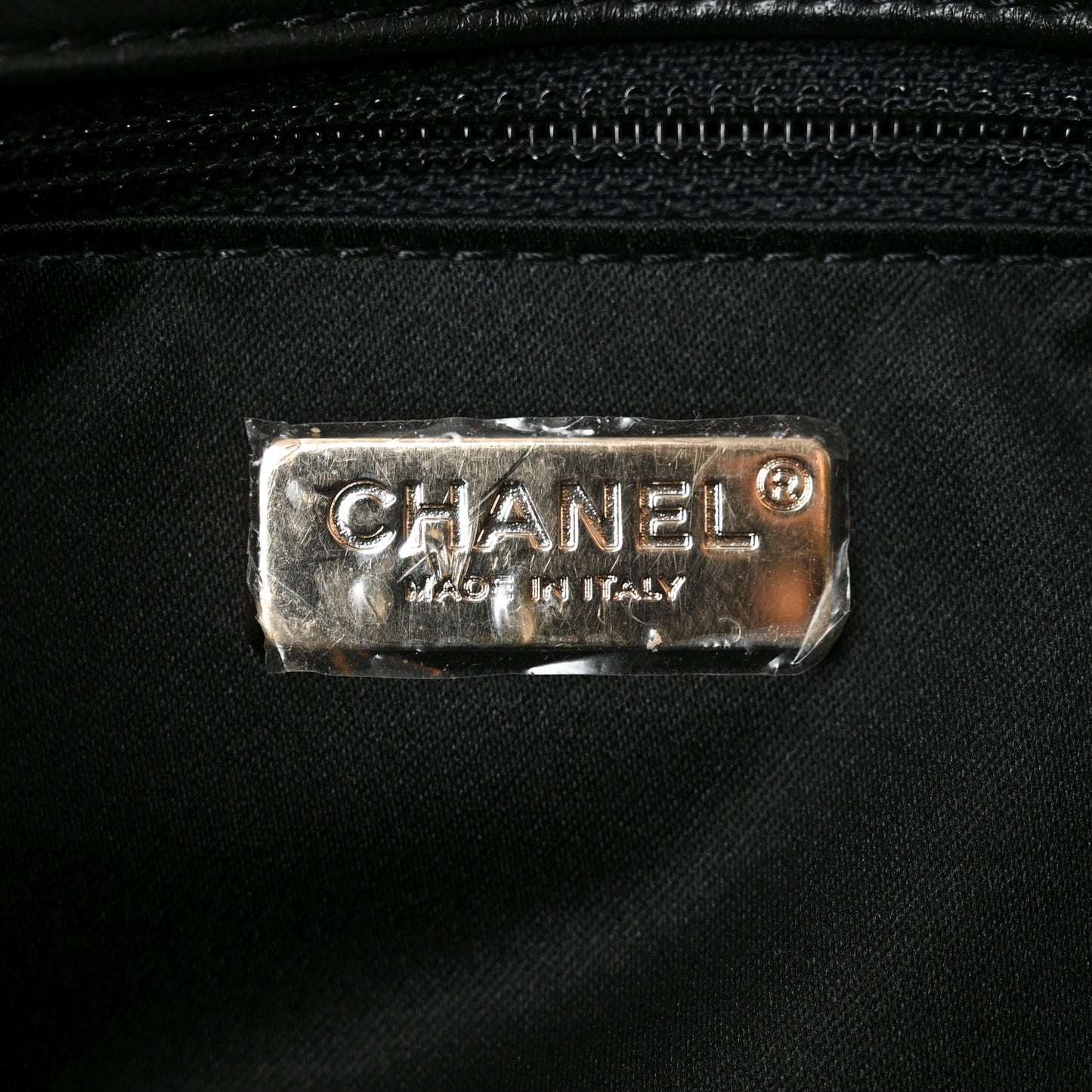 Lambskin Pearl On Flap Black