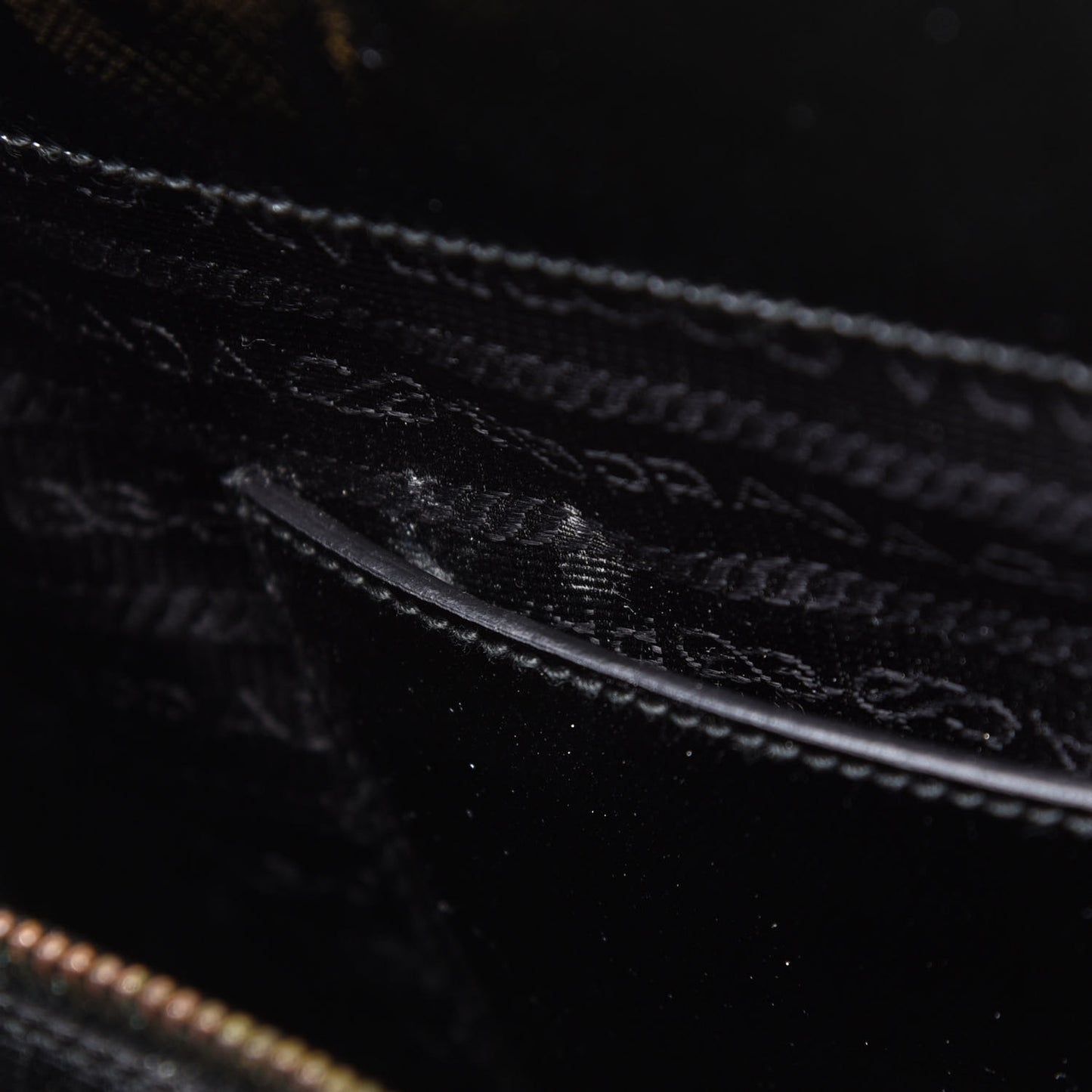 Saffiano Vernice Medium Galleria Double Zip Tote Black