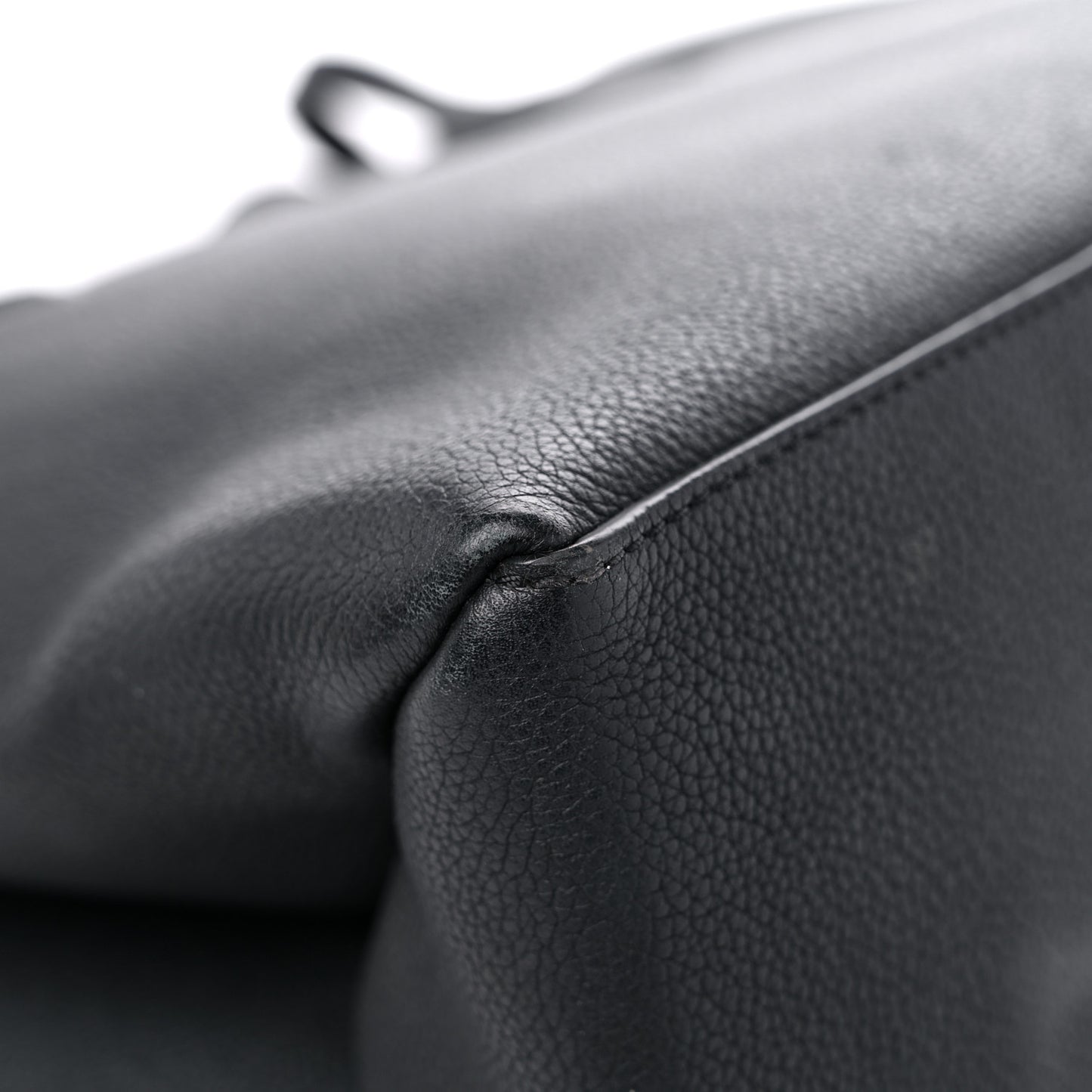 Grained Calfskin Lockme Shopper Black