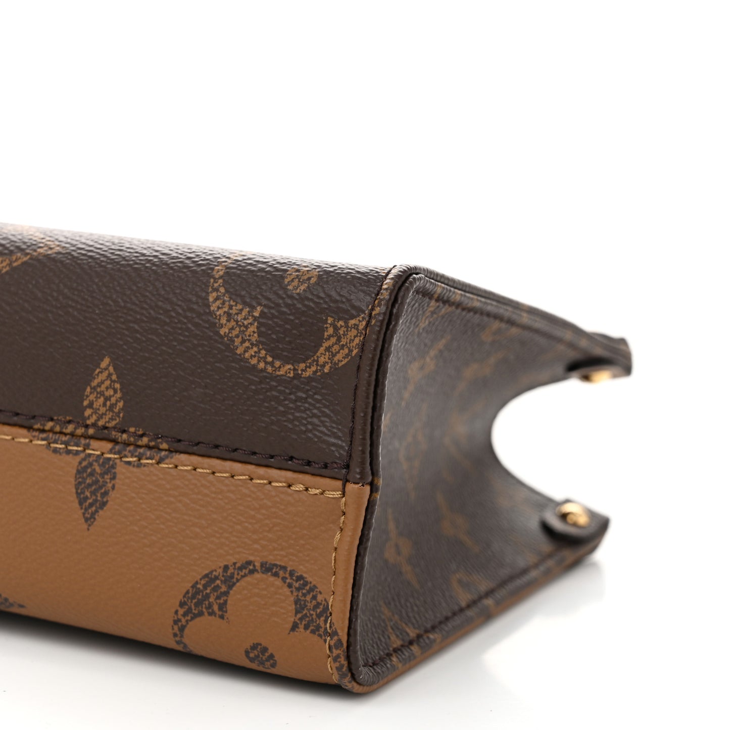 Reverse Monogram Giant Onthego BB
