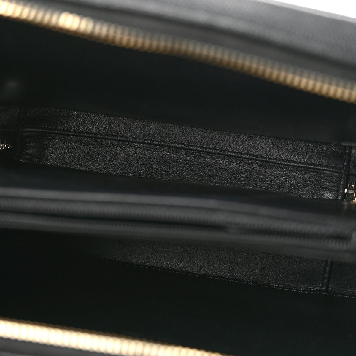 Caviar Quilted Medium CC Filigree Vanity Case Black