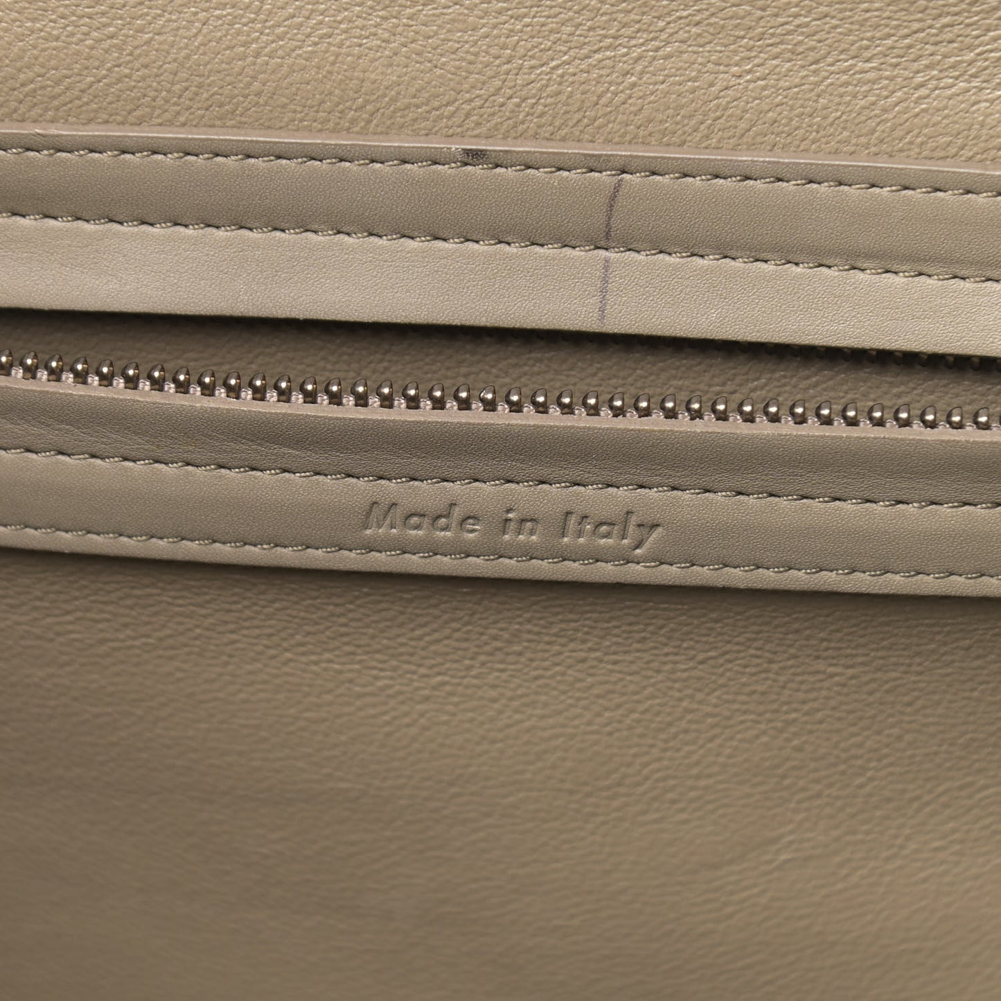 Crocodile Embossed Nubuck Medium Phantom Luggage Beige