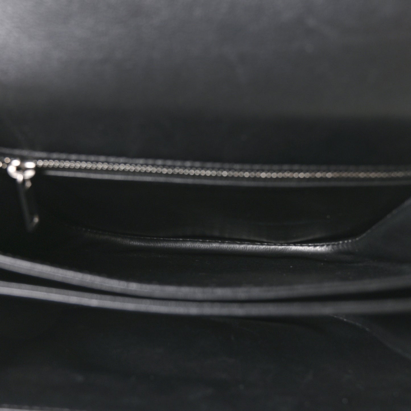 Calfskin Crocodile Embossed Medium Triomphe Besace Black