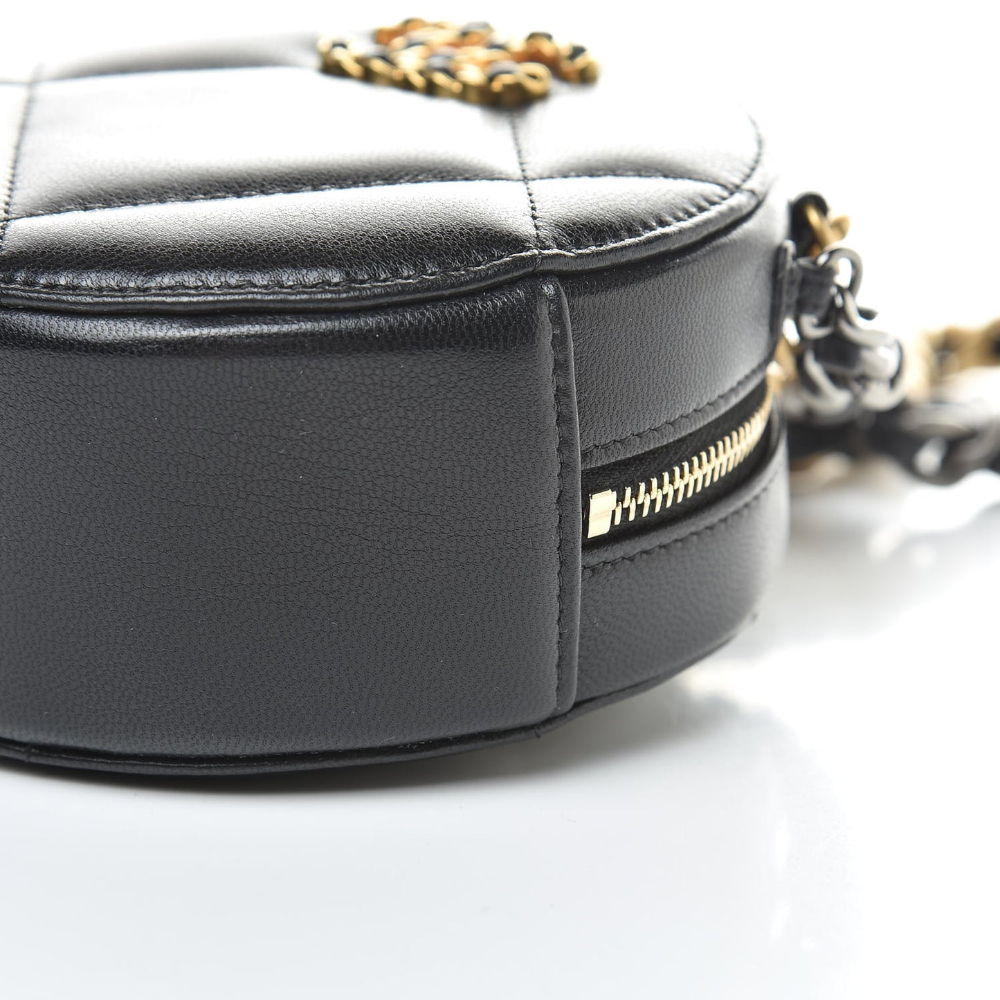 Lambskin Quilted 19 Round Clutch With Chain Black
