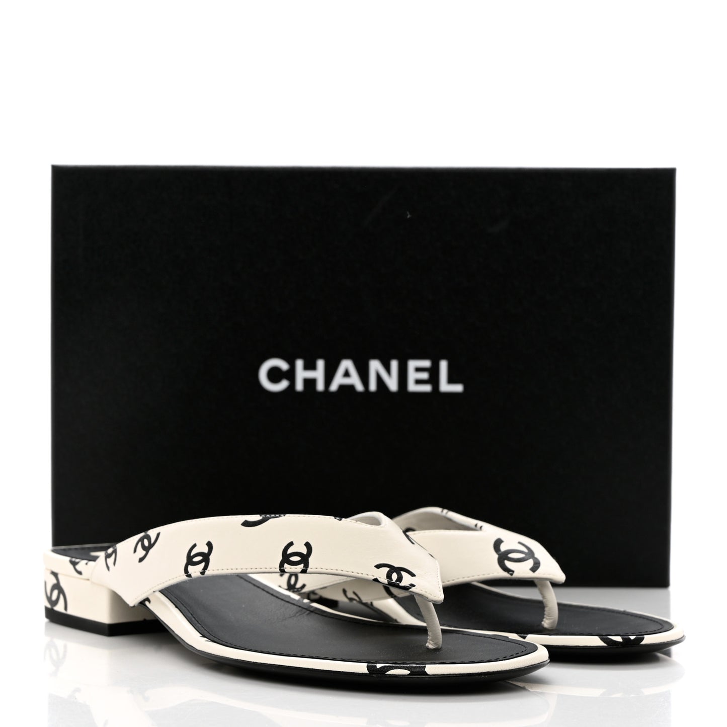 Lambskin Printed CC Thong Sandals 40 White Black