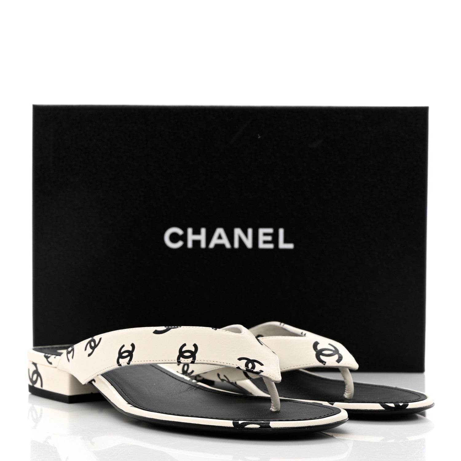 Chanel Lambskin Printed CC Thong Sandals 40 White Black 9 of 9
