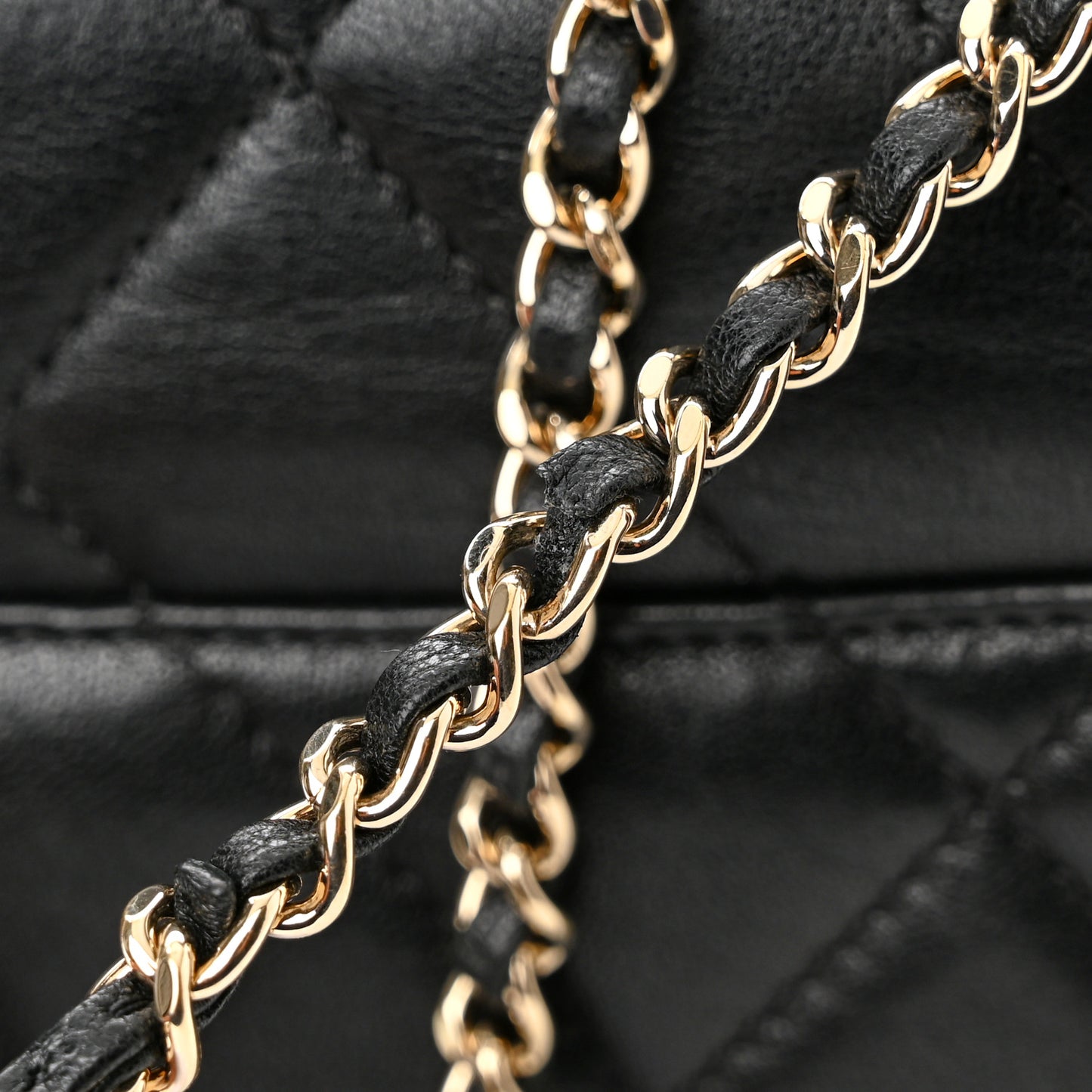Sheepskin Quilted Beauty Lock Flap Black