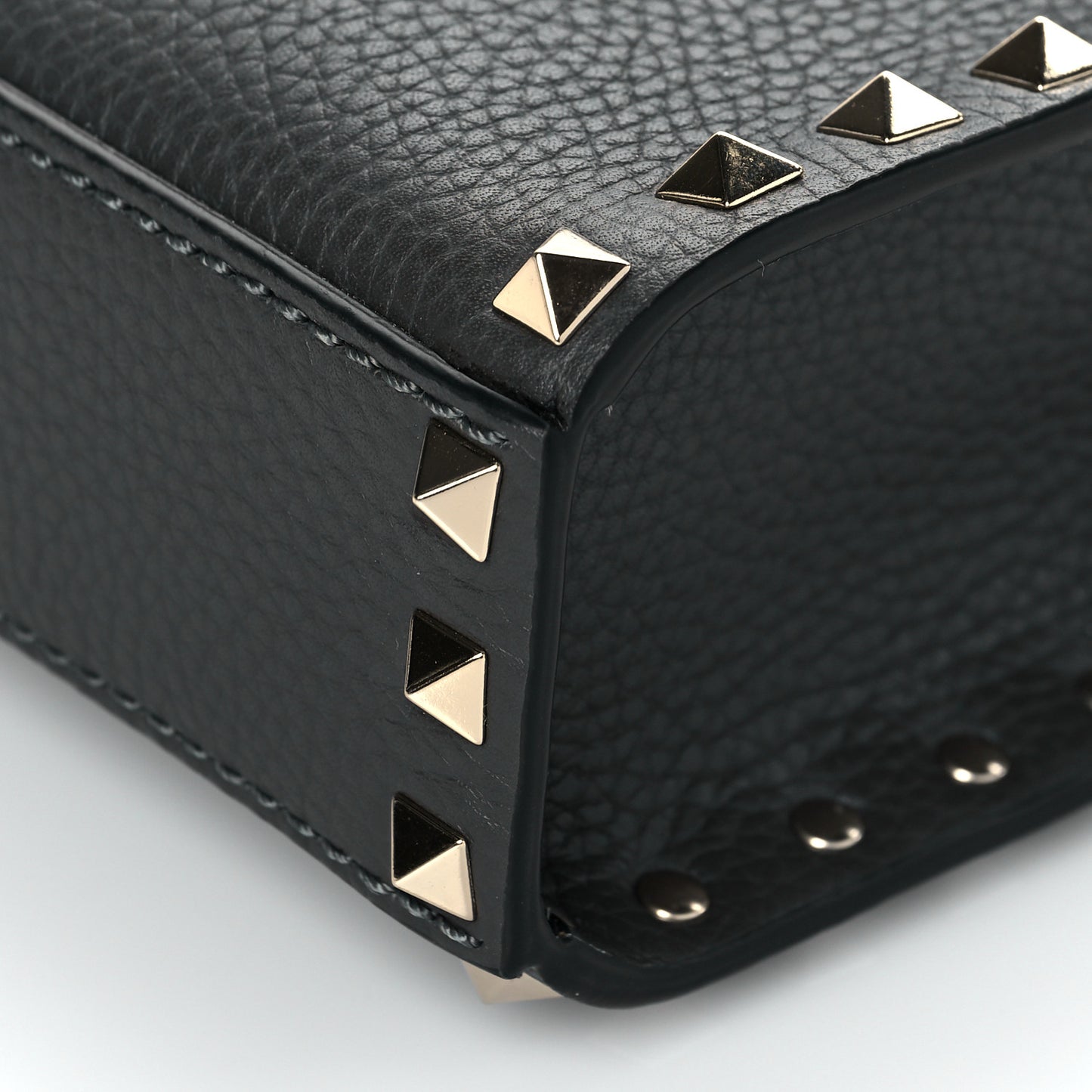 Pebbled Calfskin Medium Rockstud Flip Lock Crossbody Bag Black