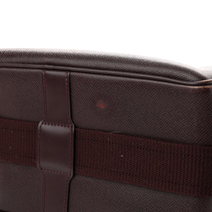 Louis Vuitton Taiga Reporter Messenger Acajou 9 of 9