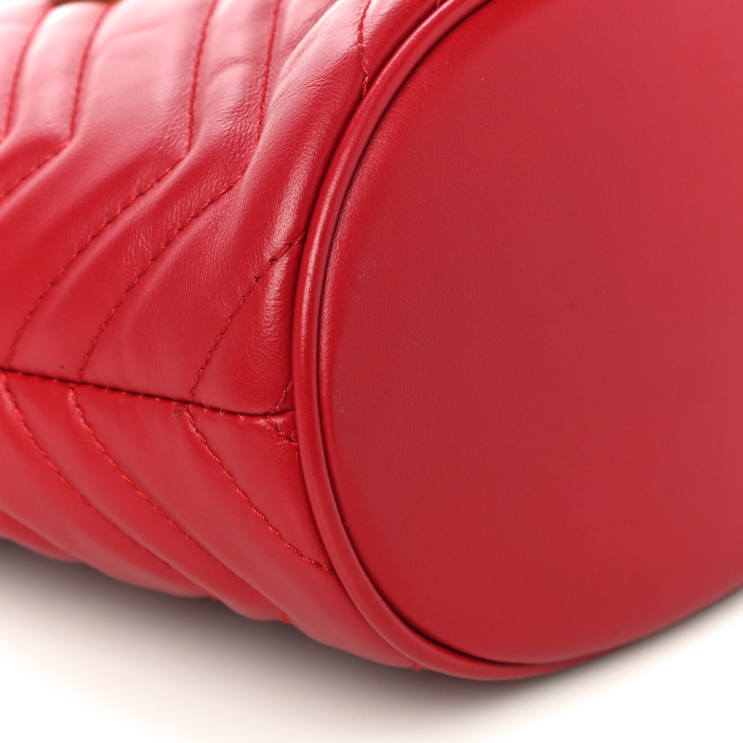 Calfskin Matelasse Mini GG Marmont 2.0 Bucket Bag Hibiscus Red