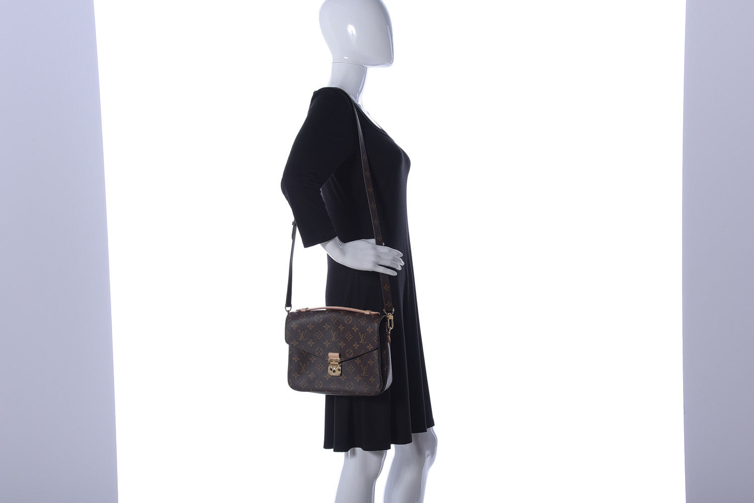 Louis Vuitton Monogram Pochette Metis 2 of 12