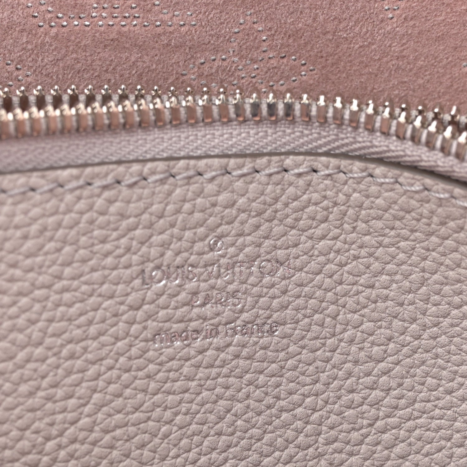 Louis Vuitton Mahina Muria Brume 6 of 10
