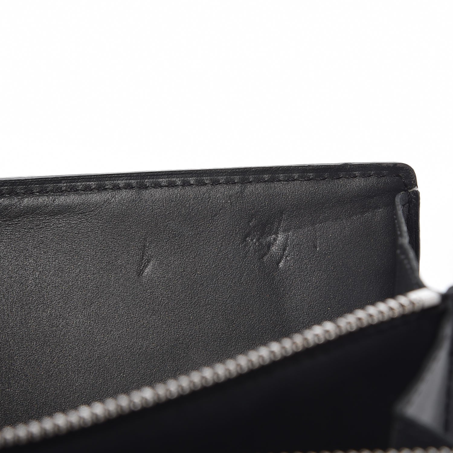 Louis Vuitton Mat Monogram Sarah Wallet Gris 13 of 14