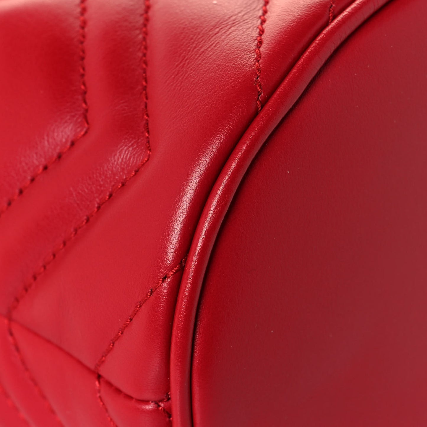 Calfskin Matelasse Mini GG Marmont 2.0 Bucket Bag Hibiscus Red