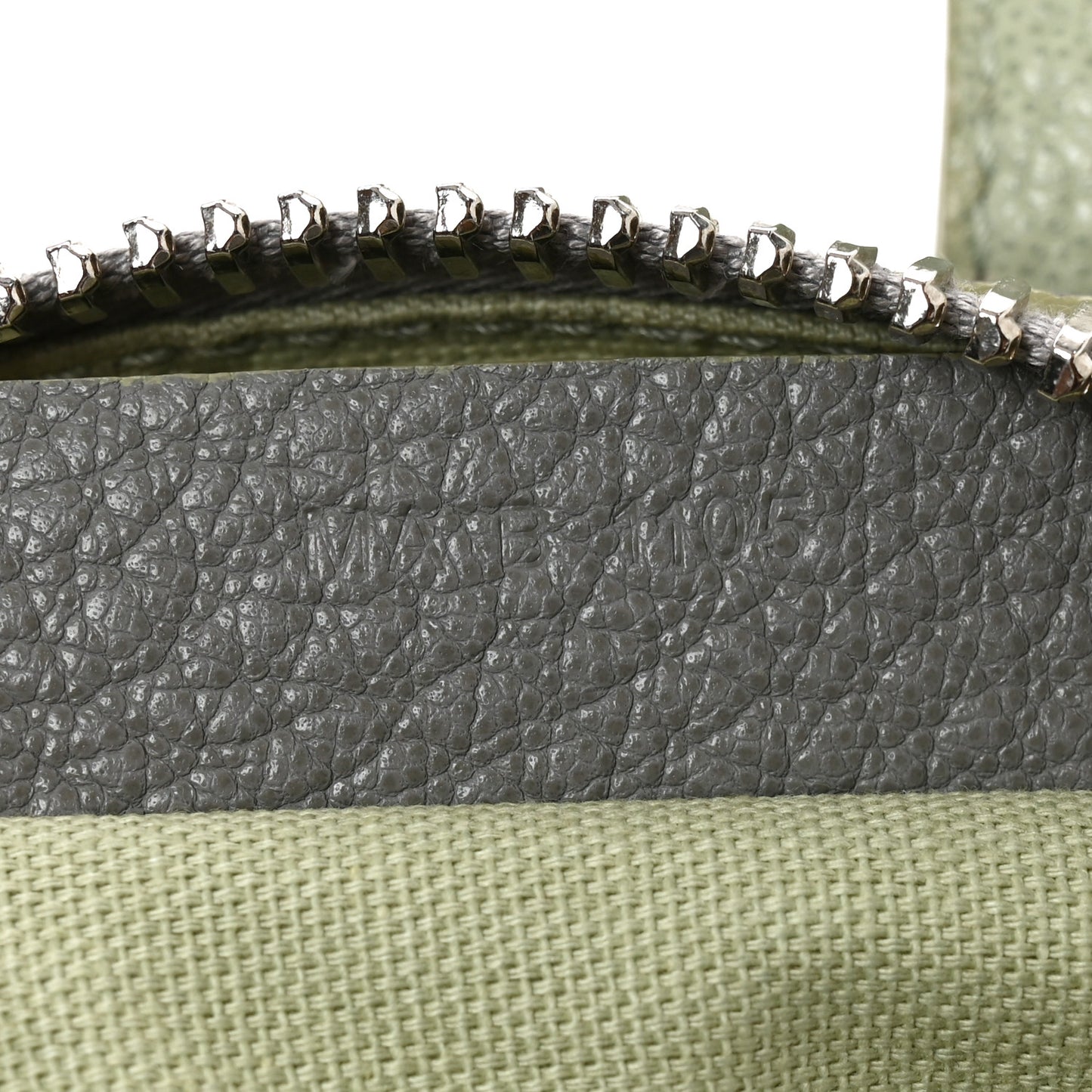 Pebbled Calfskin Small Nightingale Pearl Grey