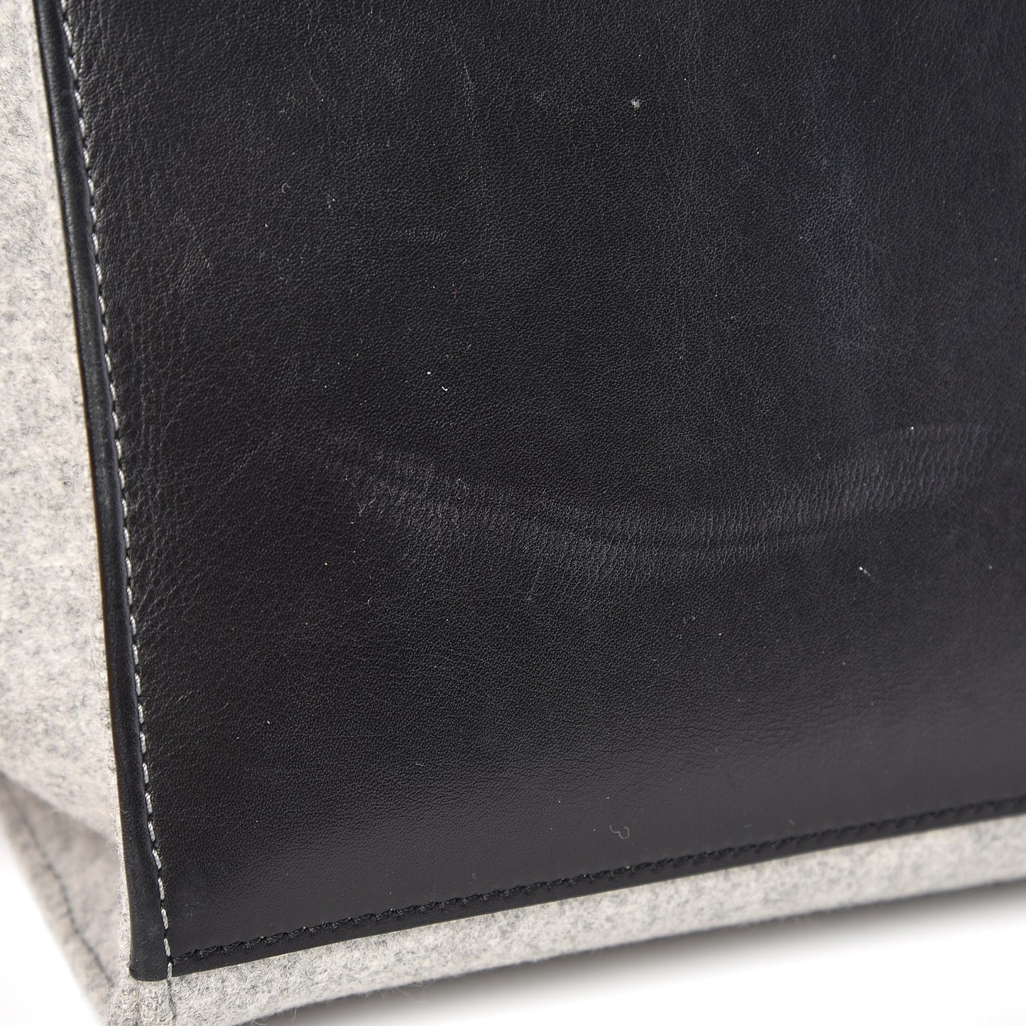 Felt Smooth Calfskin Medium Trapeze Pearl Grey