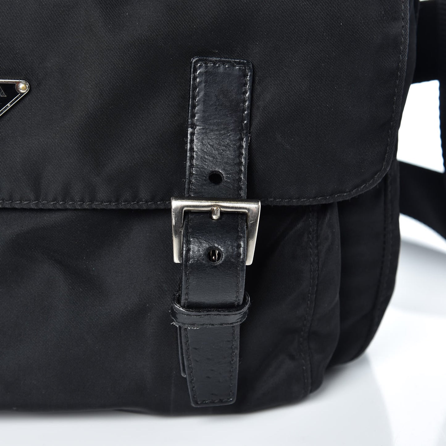 Nylon Vela Messenger Bag Black