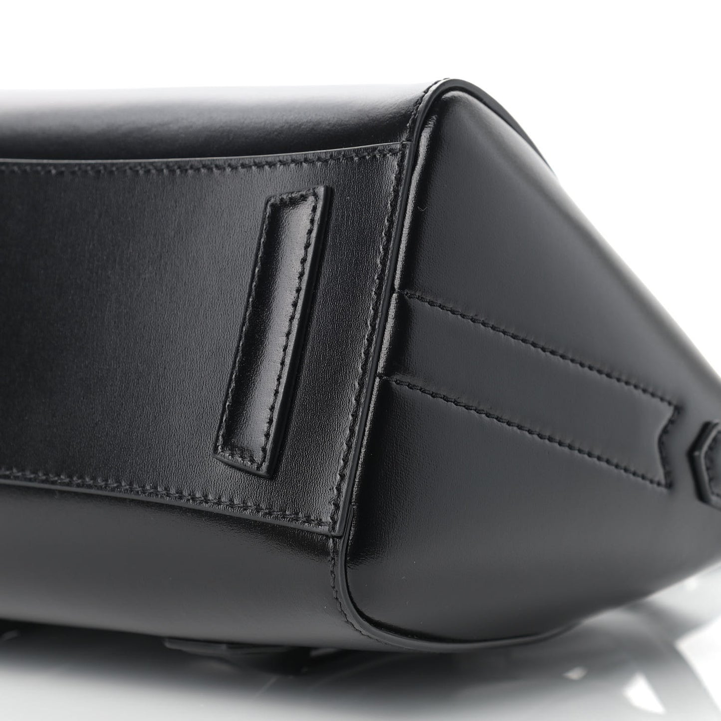 Box Calfskin Mini Lock Antigona Black